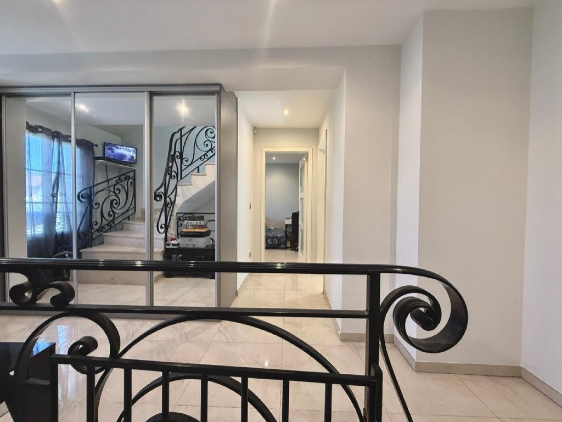 Photo 8 of the listing.