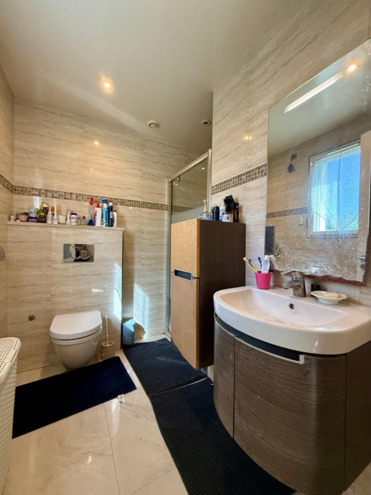 Photo 6 of the listing.