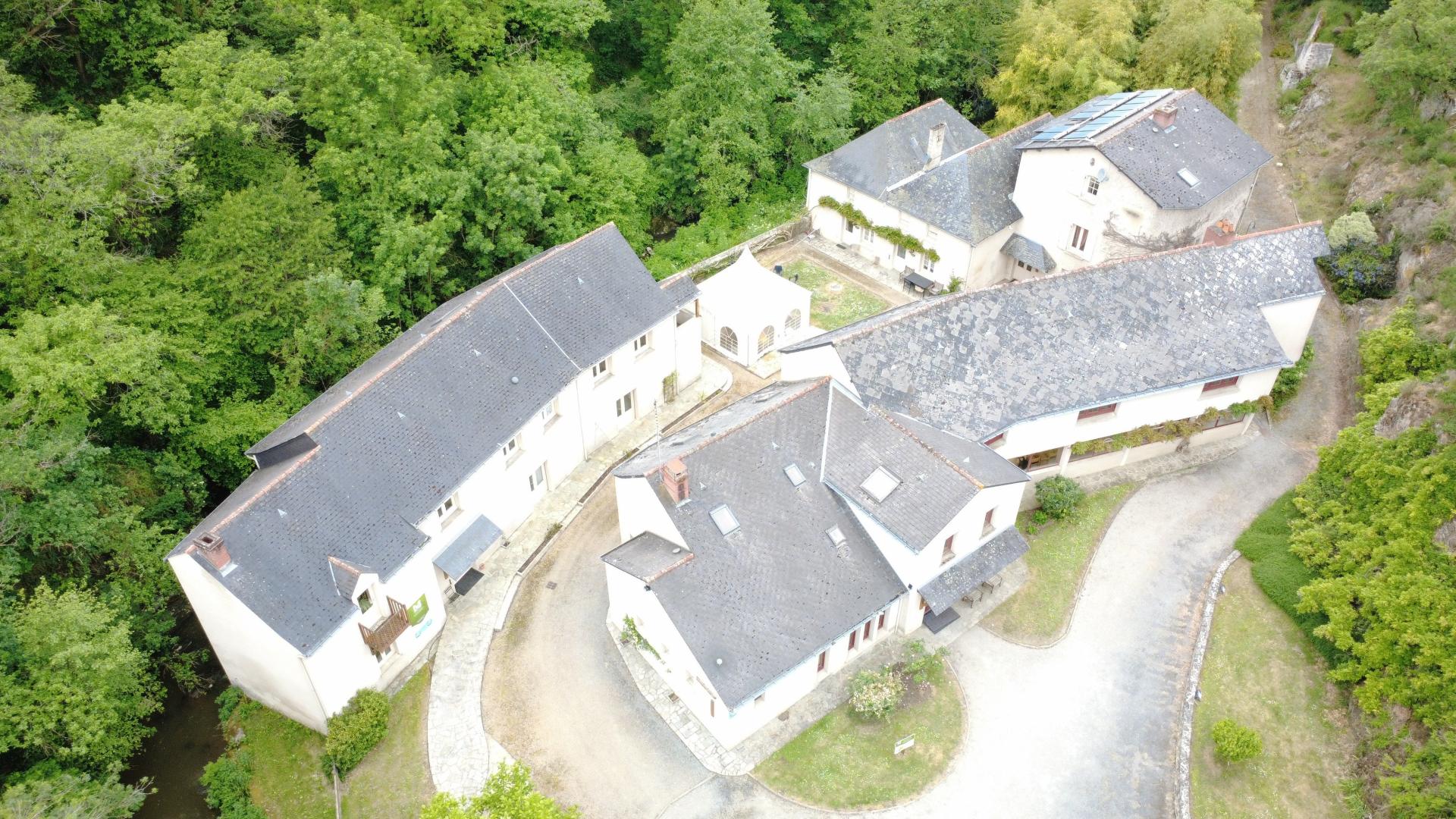 Photo 9 of the listing.