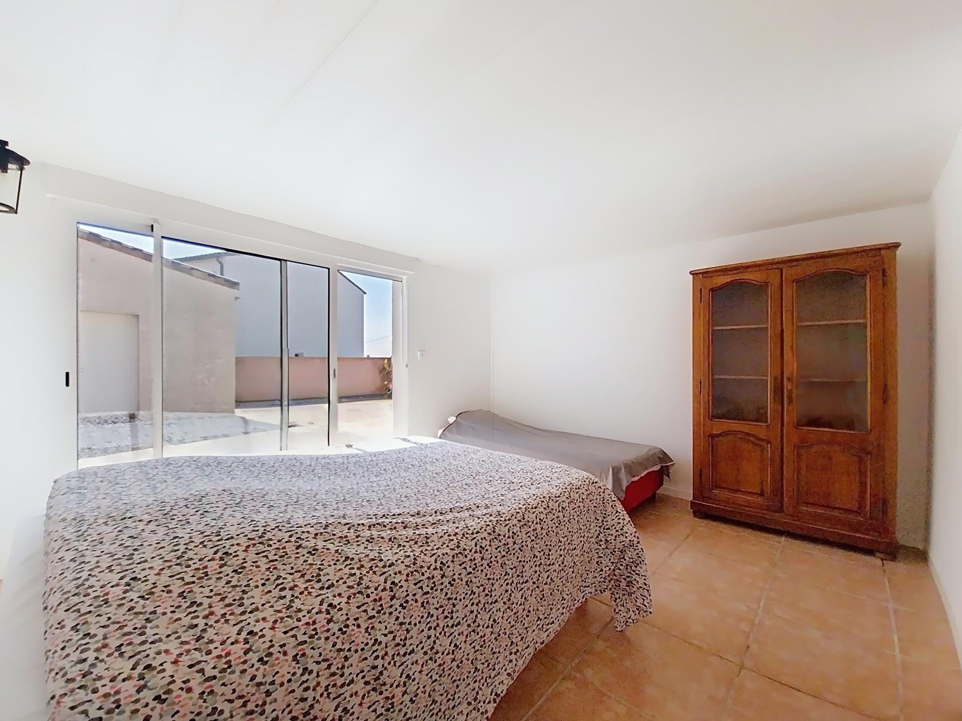 Photo 7 of the listing.