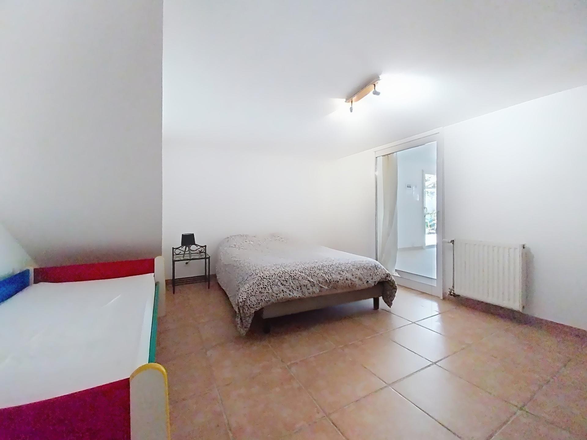 Photo 5 of the listing.