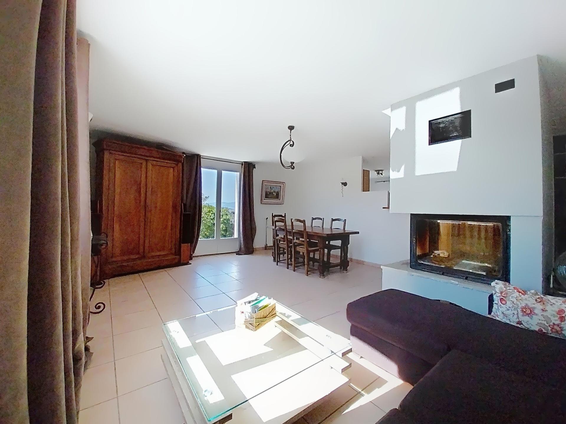 Photo 2 of the listing.