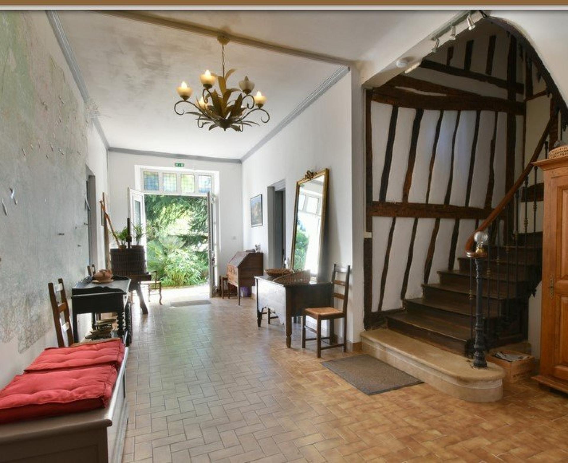 Photo 4 of the listing.