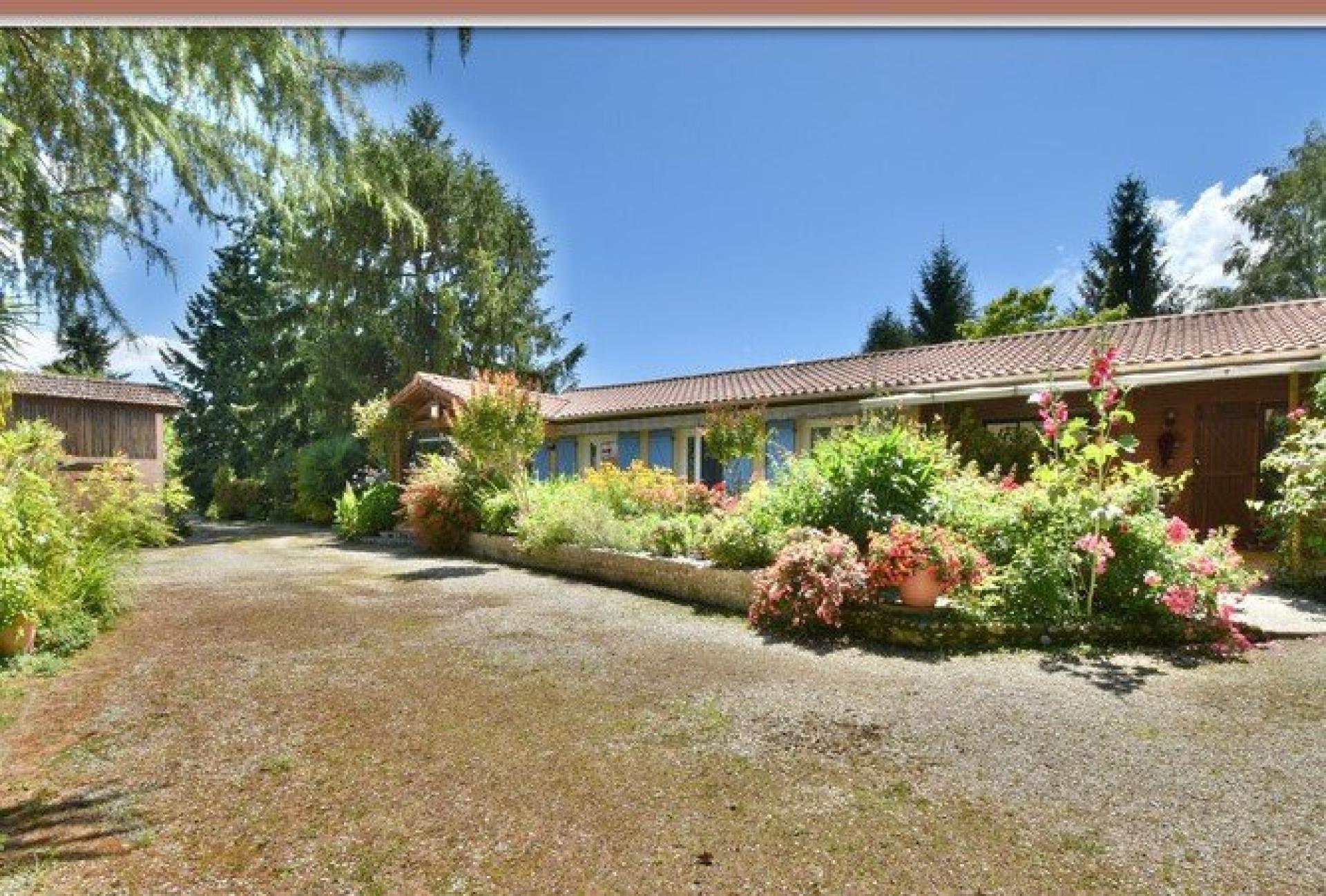 Photo 3 of the listing.