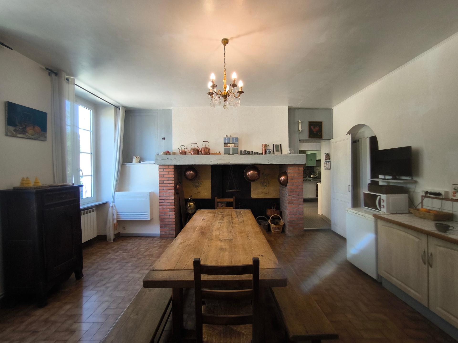 Photo 8 of the listing.