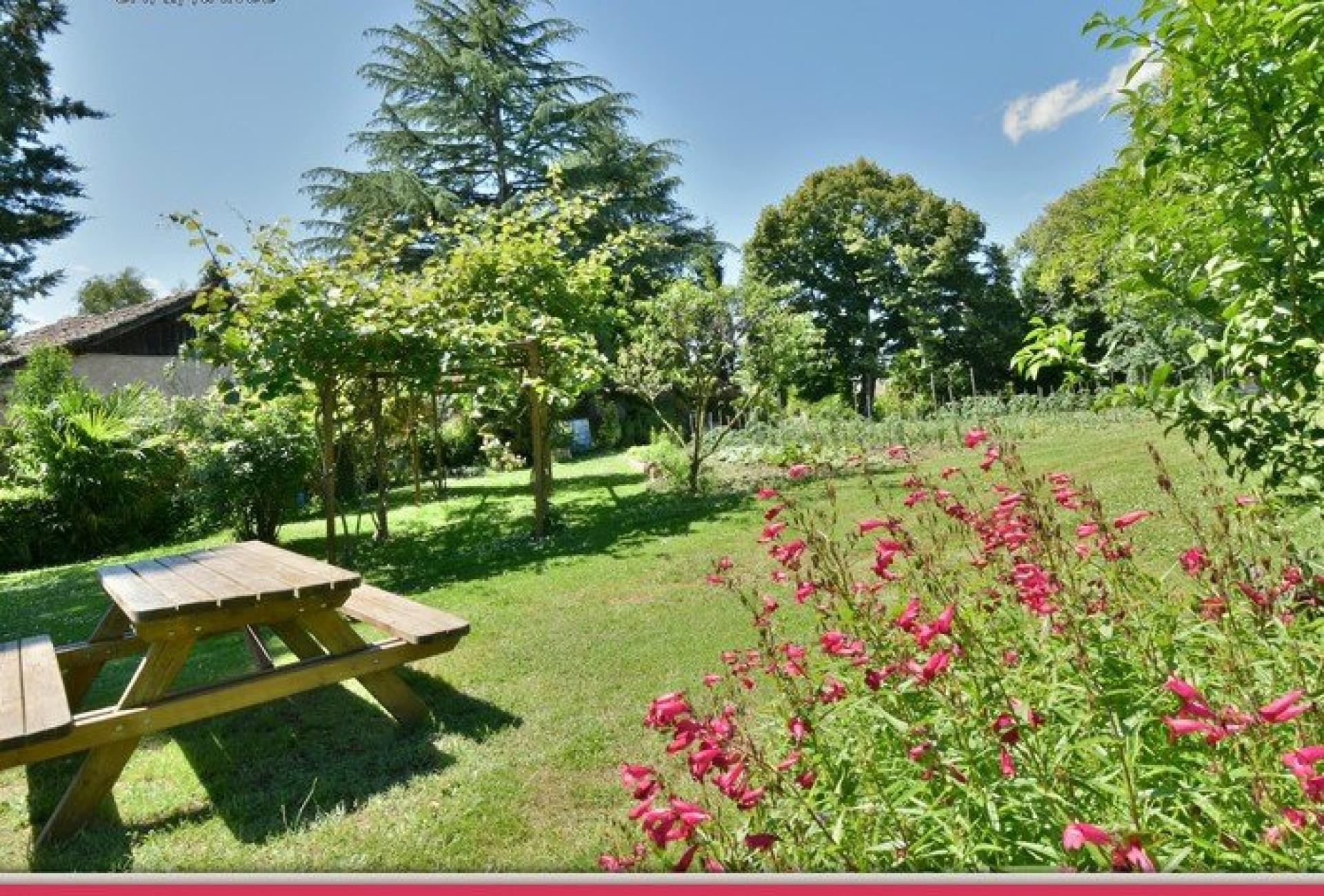 Photo 11 of the listing.