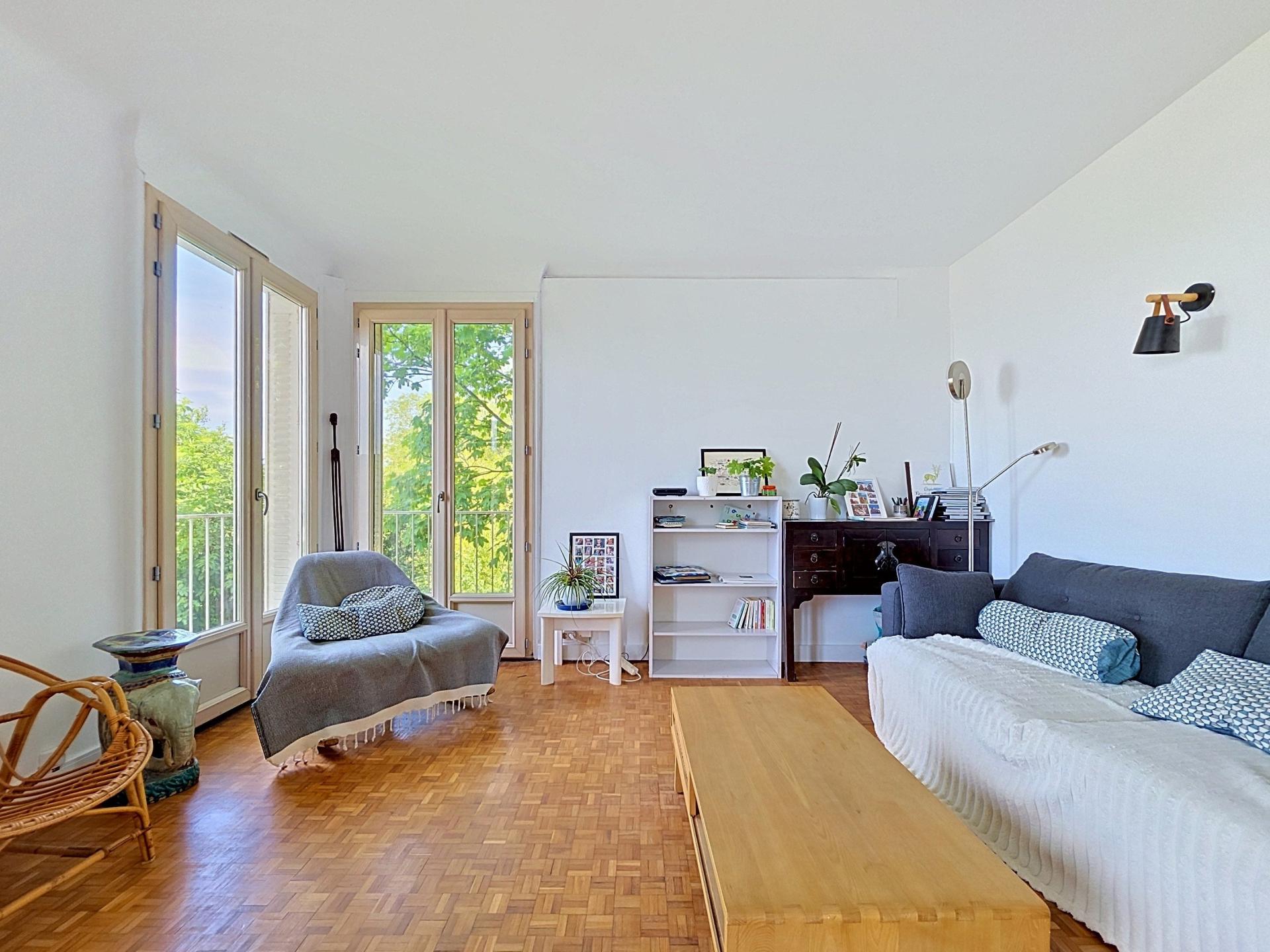 Photo 3 of the listing.