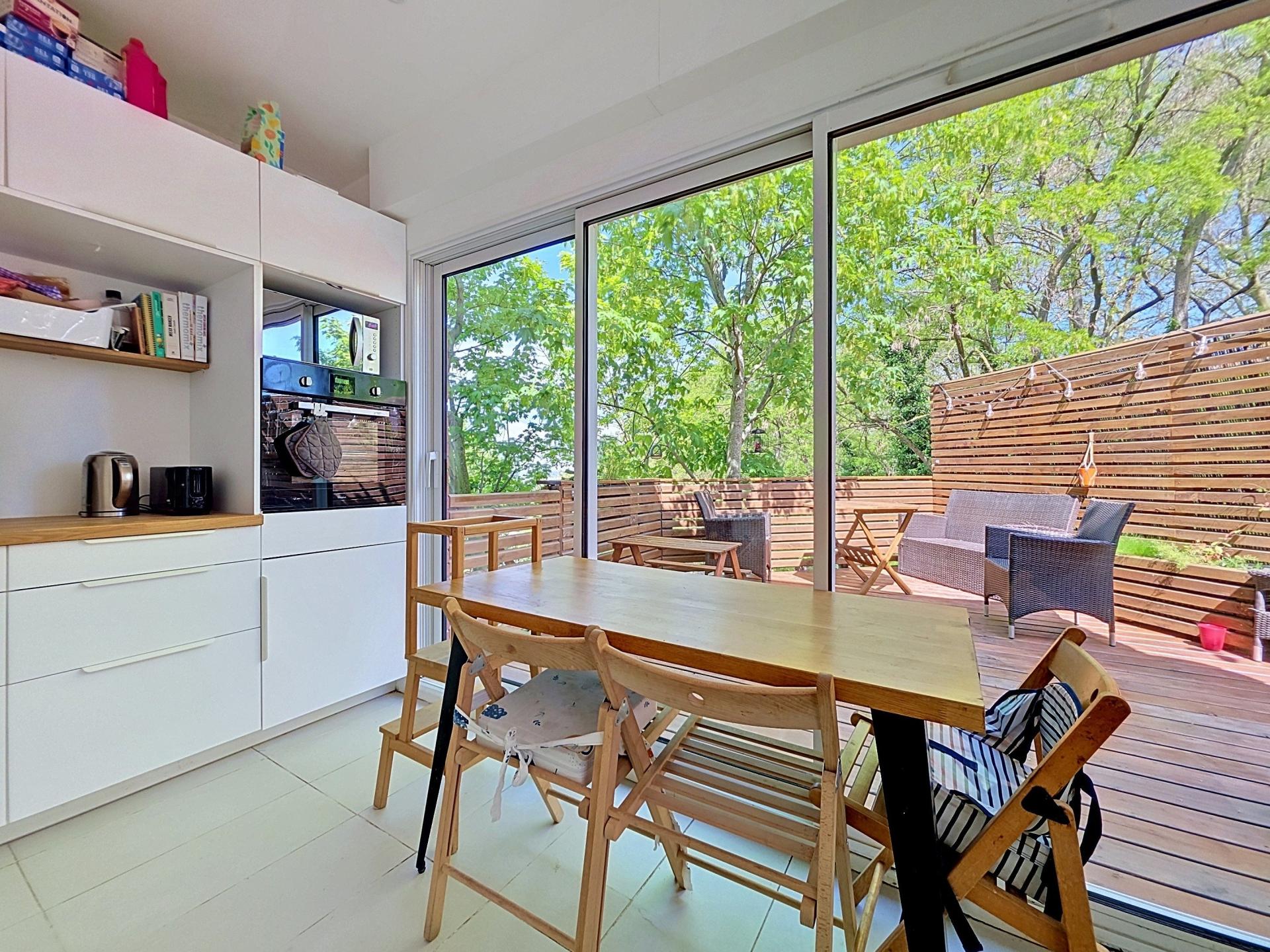 Photo 6 of the listing.