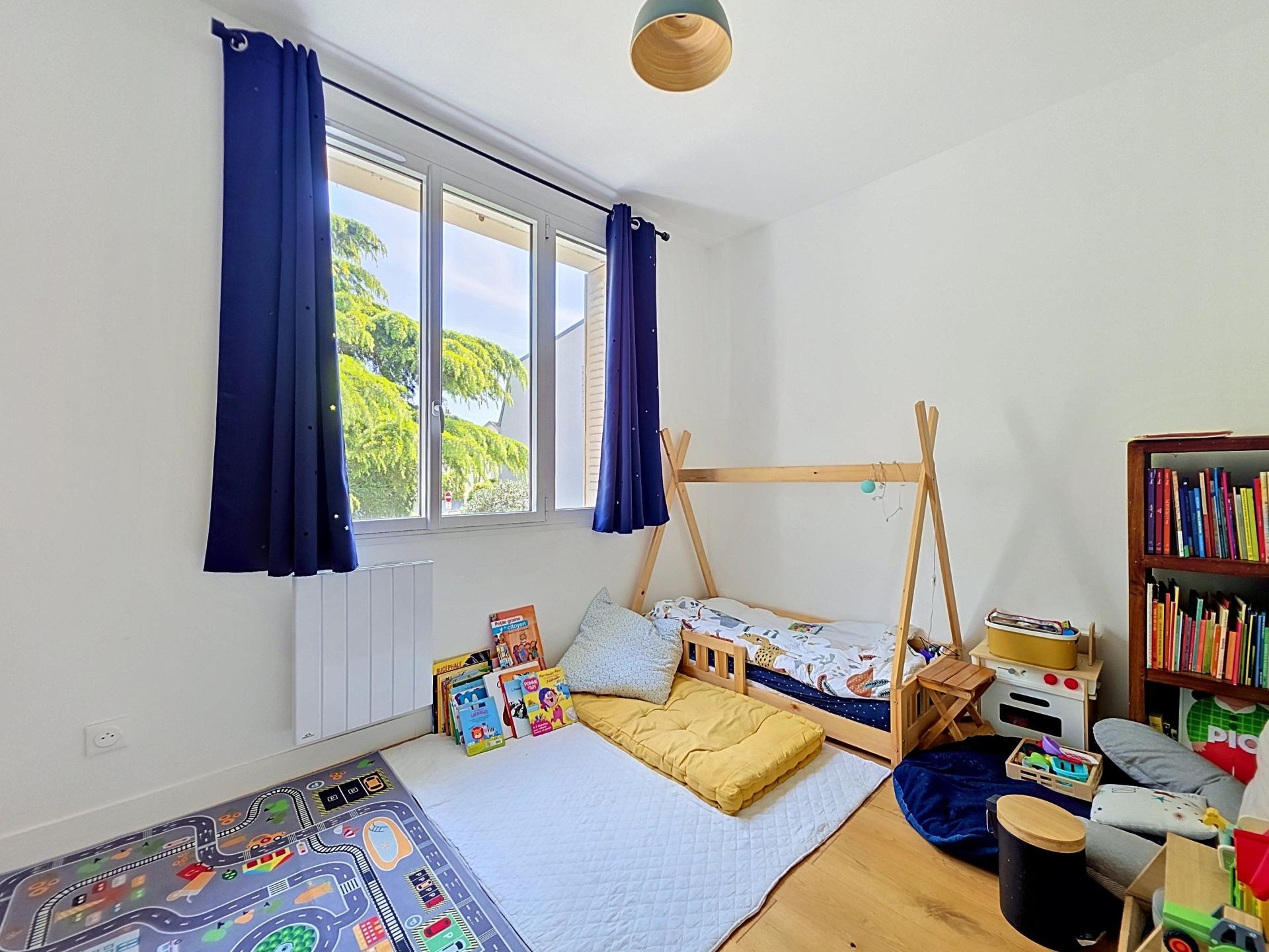 Photo 11 of the listing.