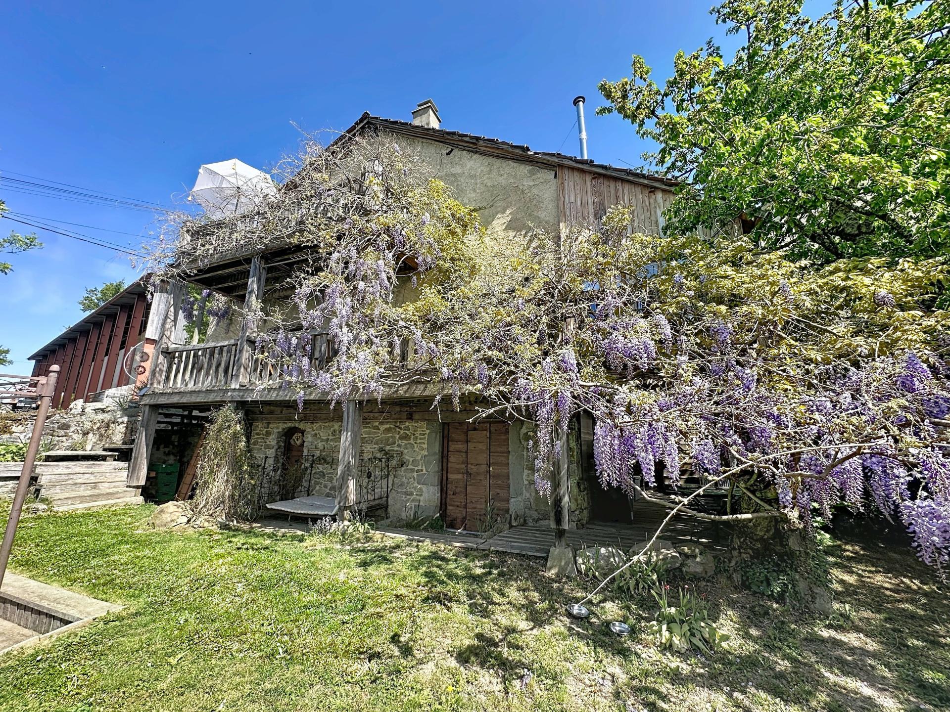 Photo 5 of the listing.