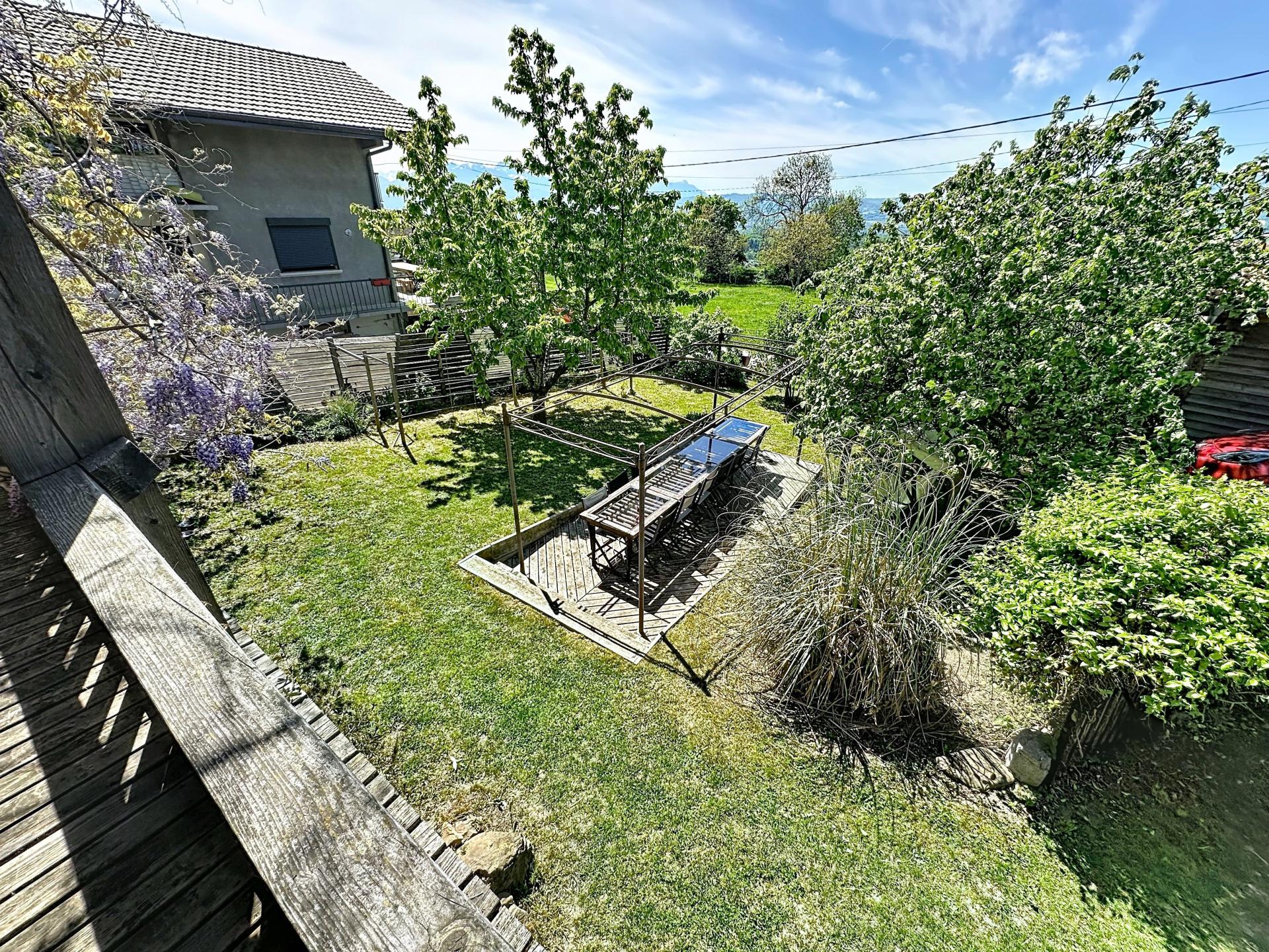 Photo 3 of the listing.