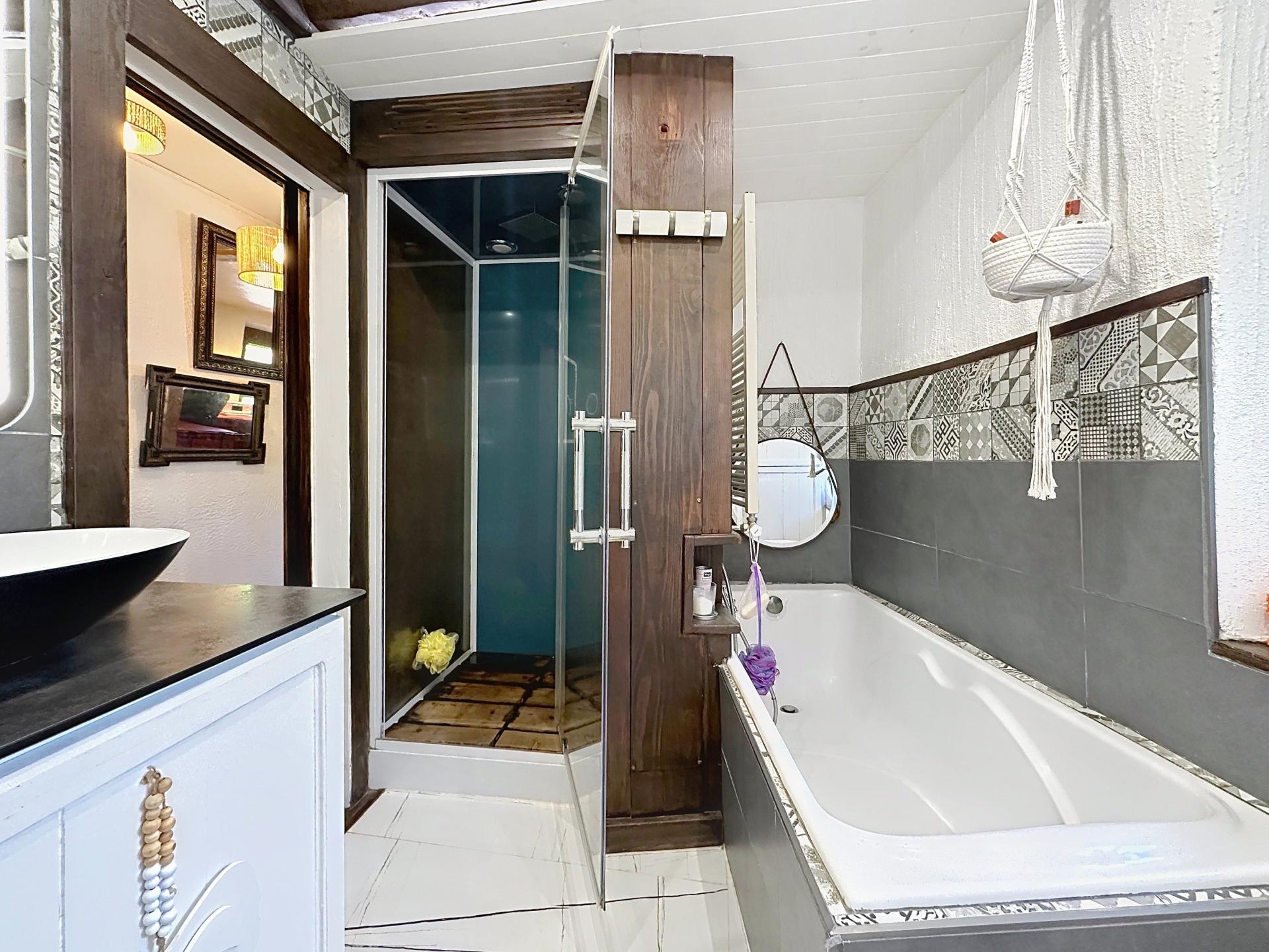 Photo 13 of the listing.