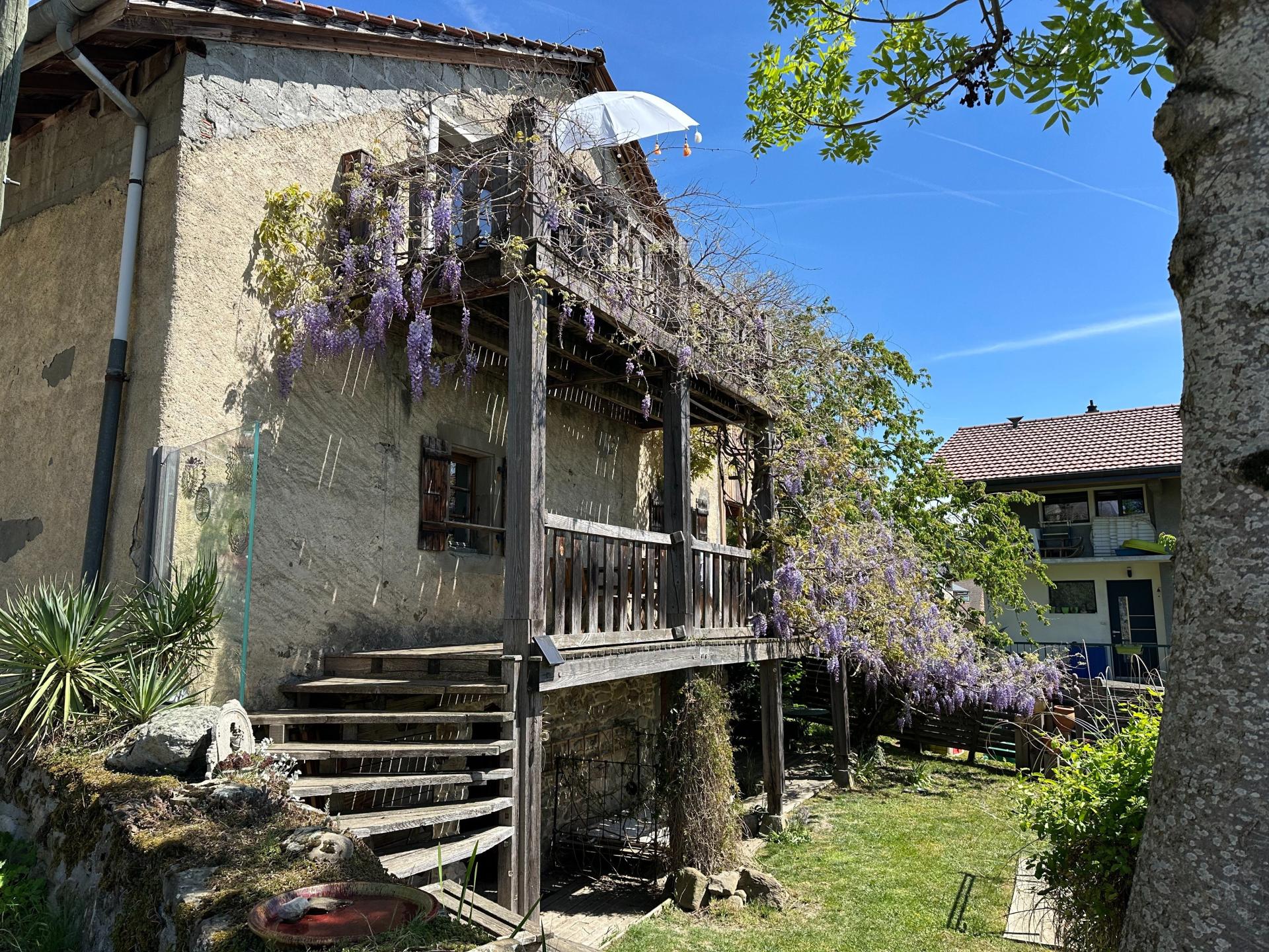 Photo 2 of the listing.