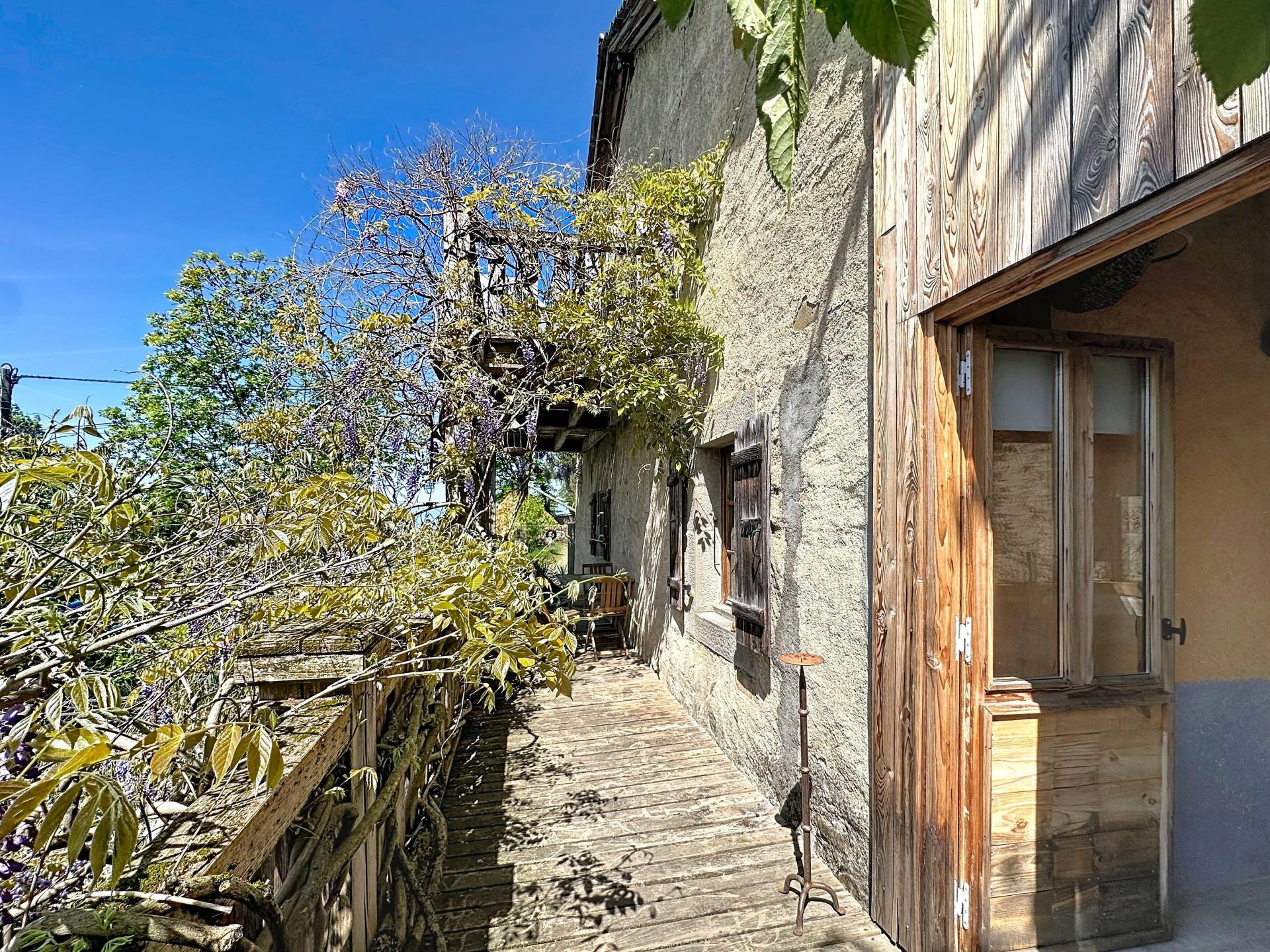 Photo 6 of the listing.