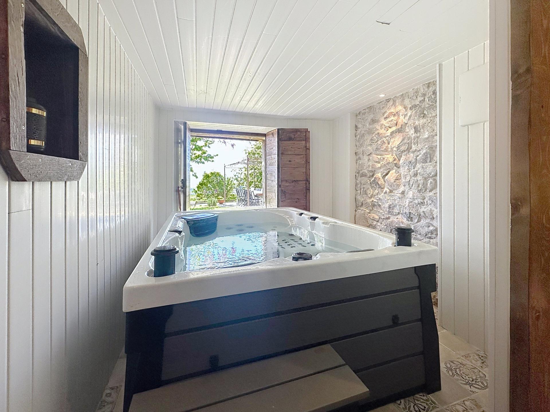 Photo 20 of the listing.