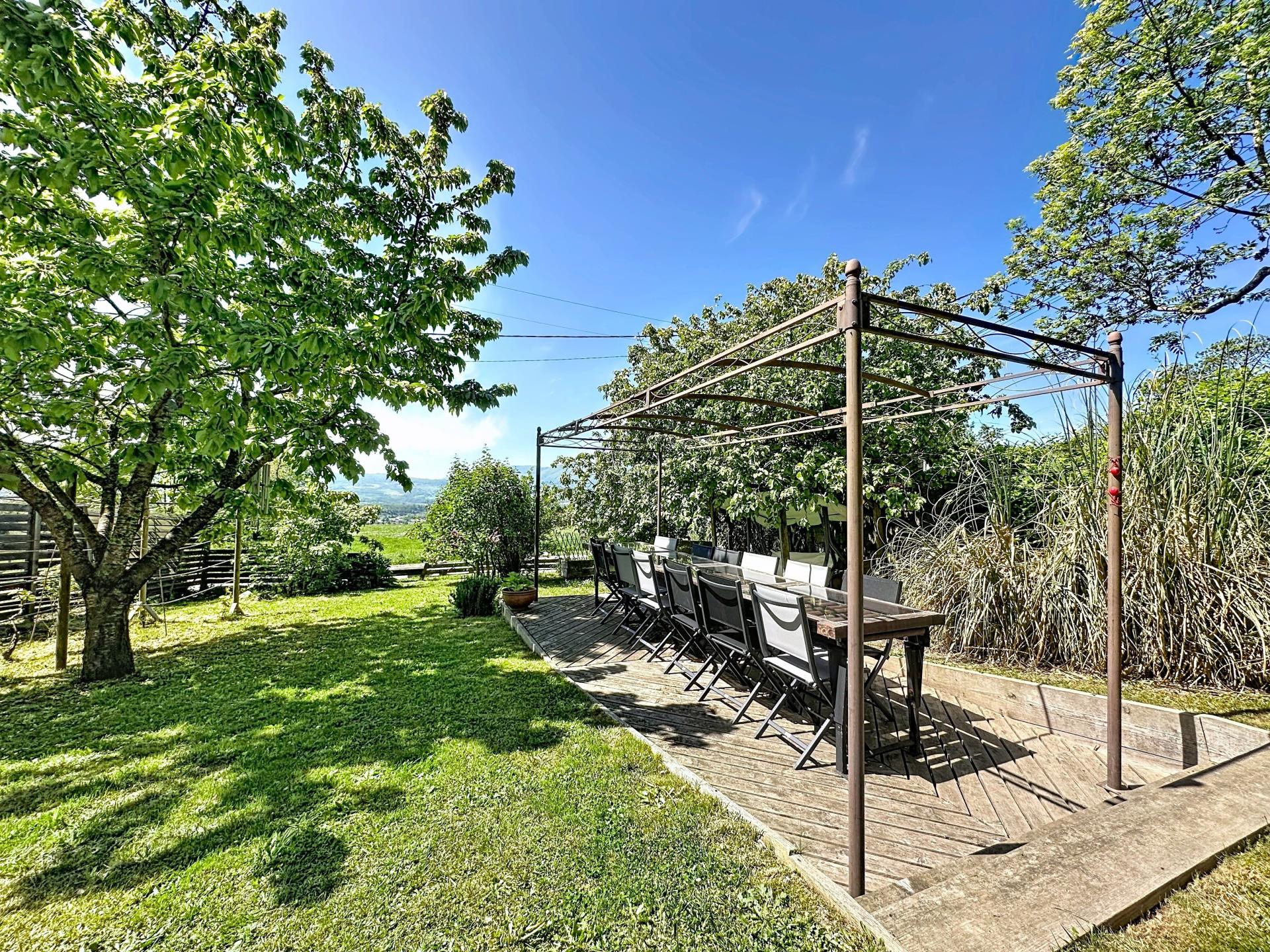 Photo 4 of the listing.