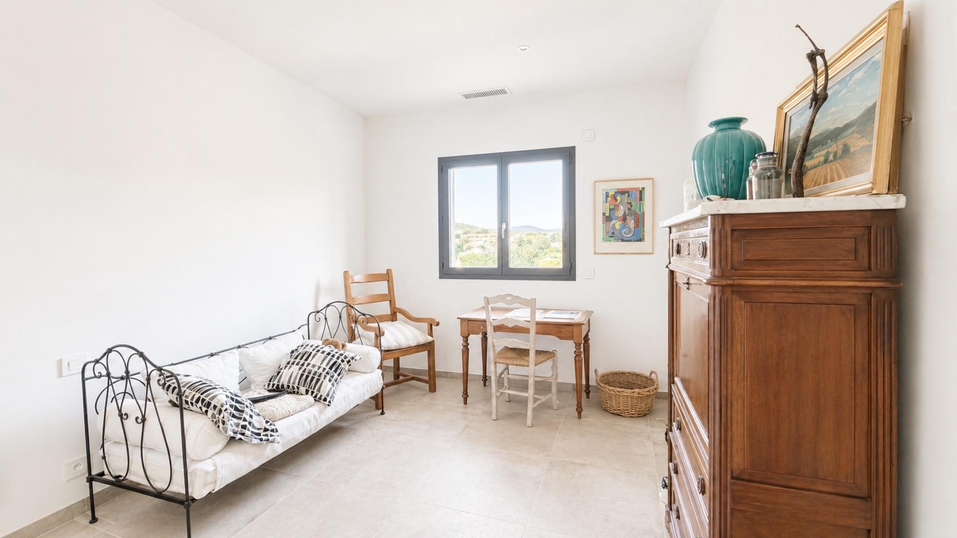 Photo 11 of the listing.