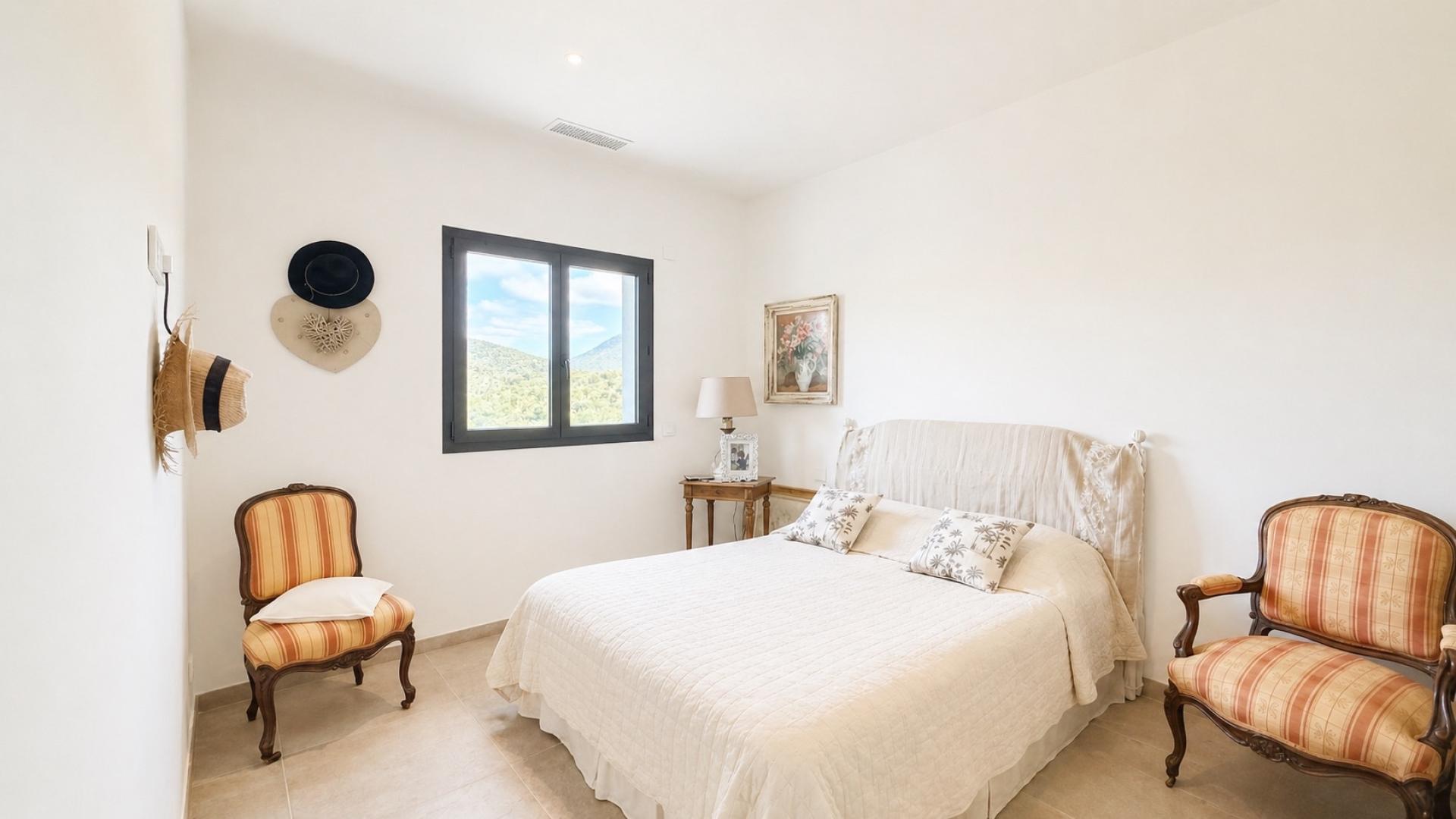 Photo 9 of the listing.