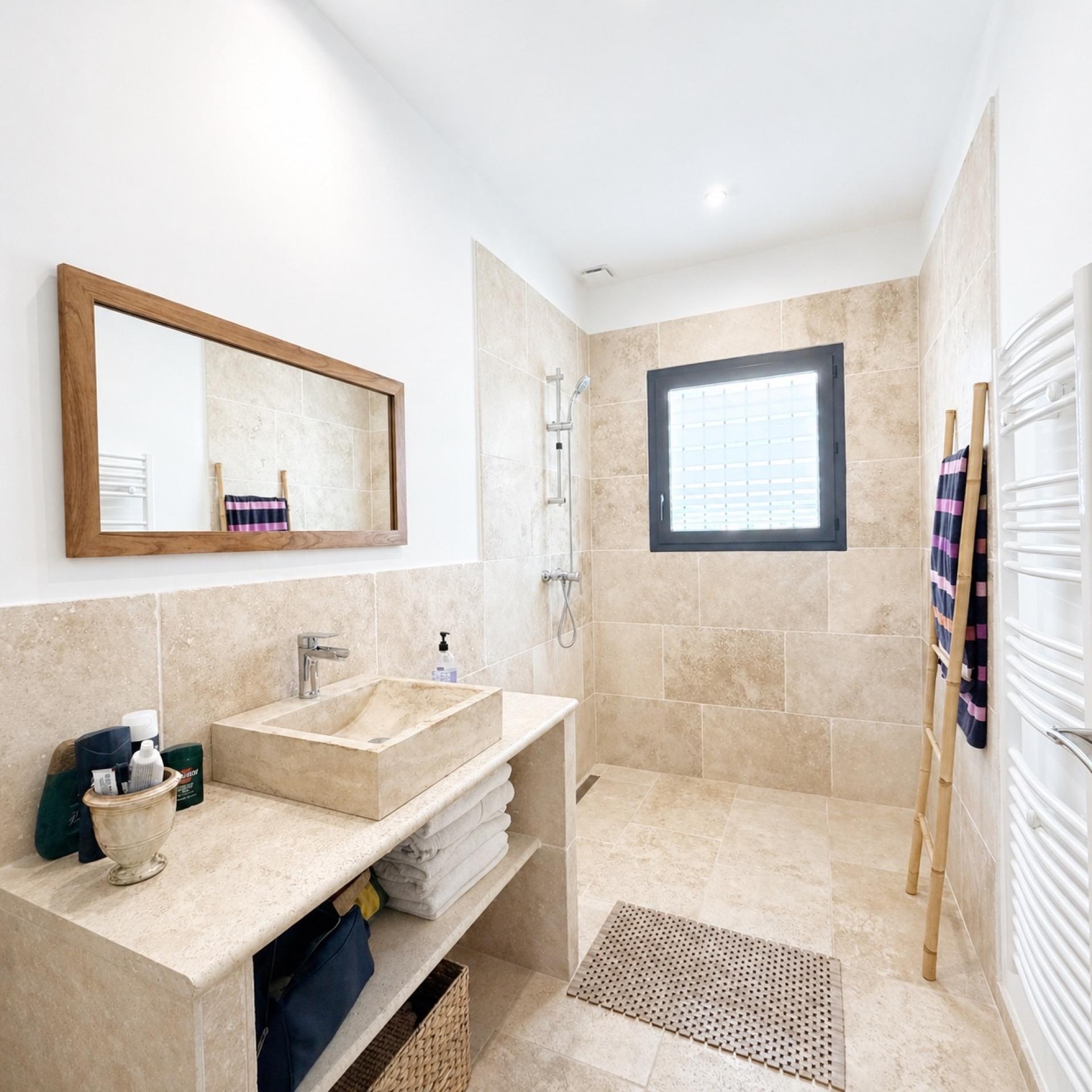 Photo 10 of the listing.