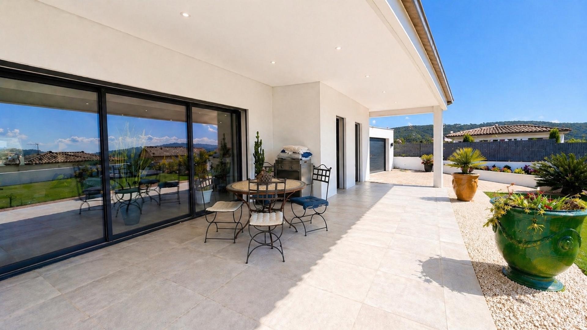 Photo 3 of the listing.