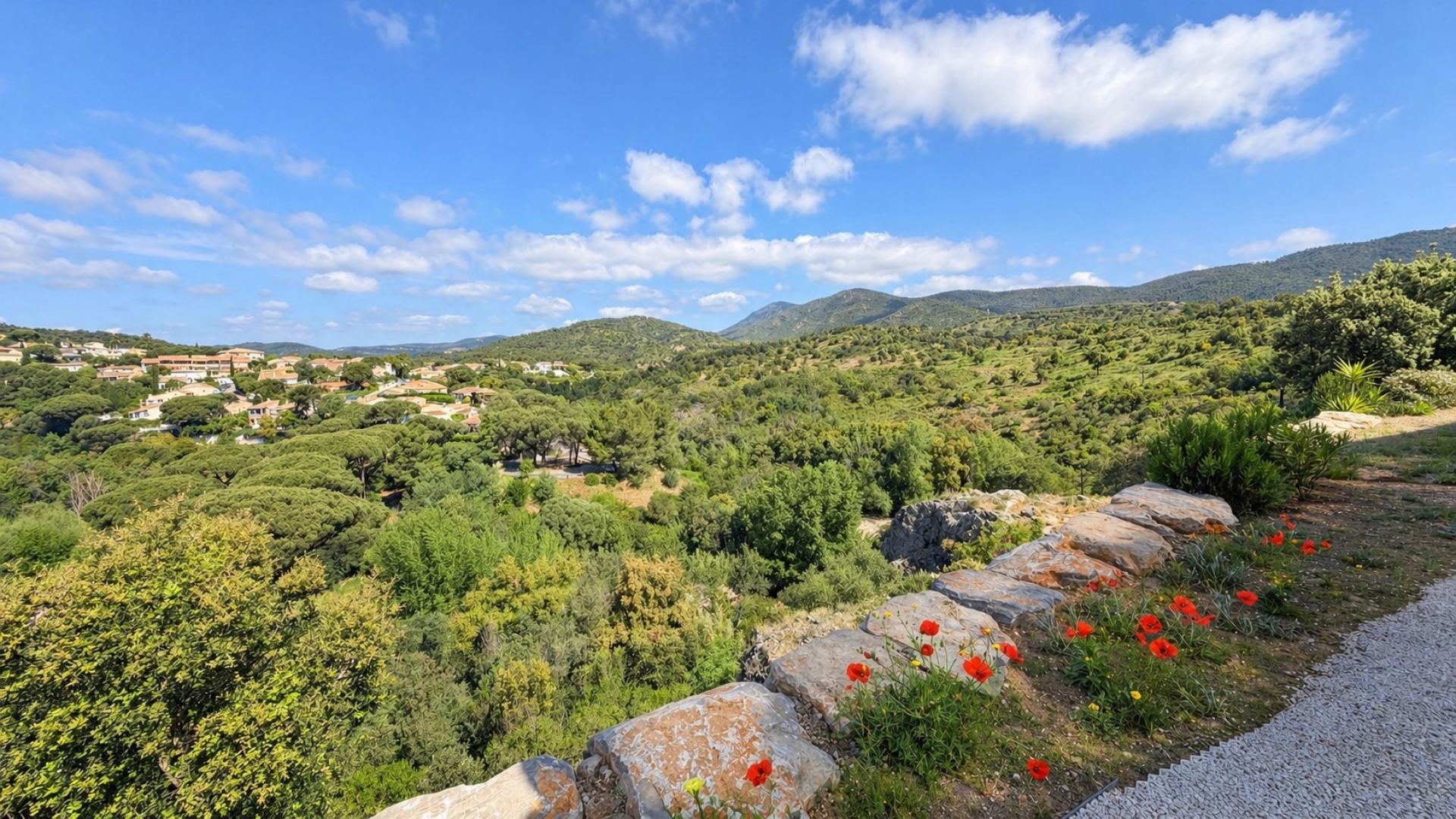 Photo 4 of the listing.