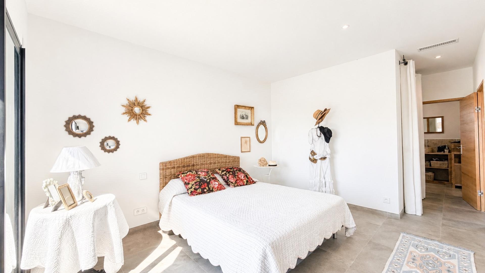 Photo 7 of the listing.