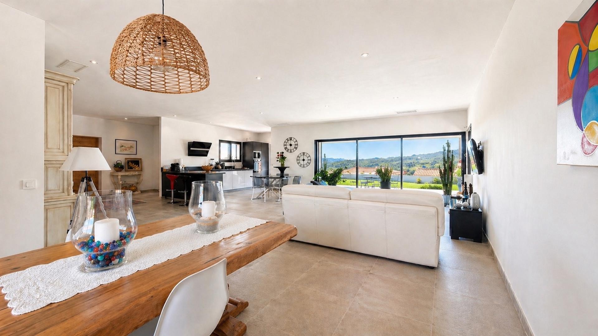 Photo 6 of the listing.