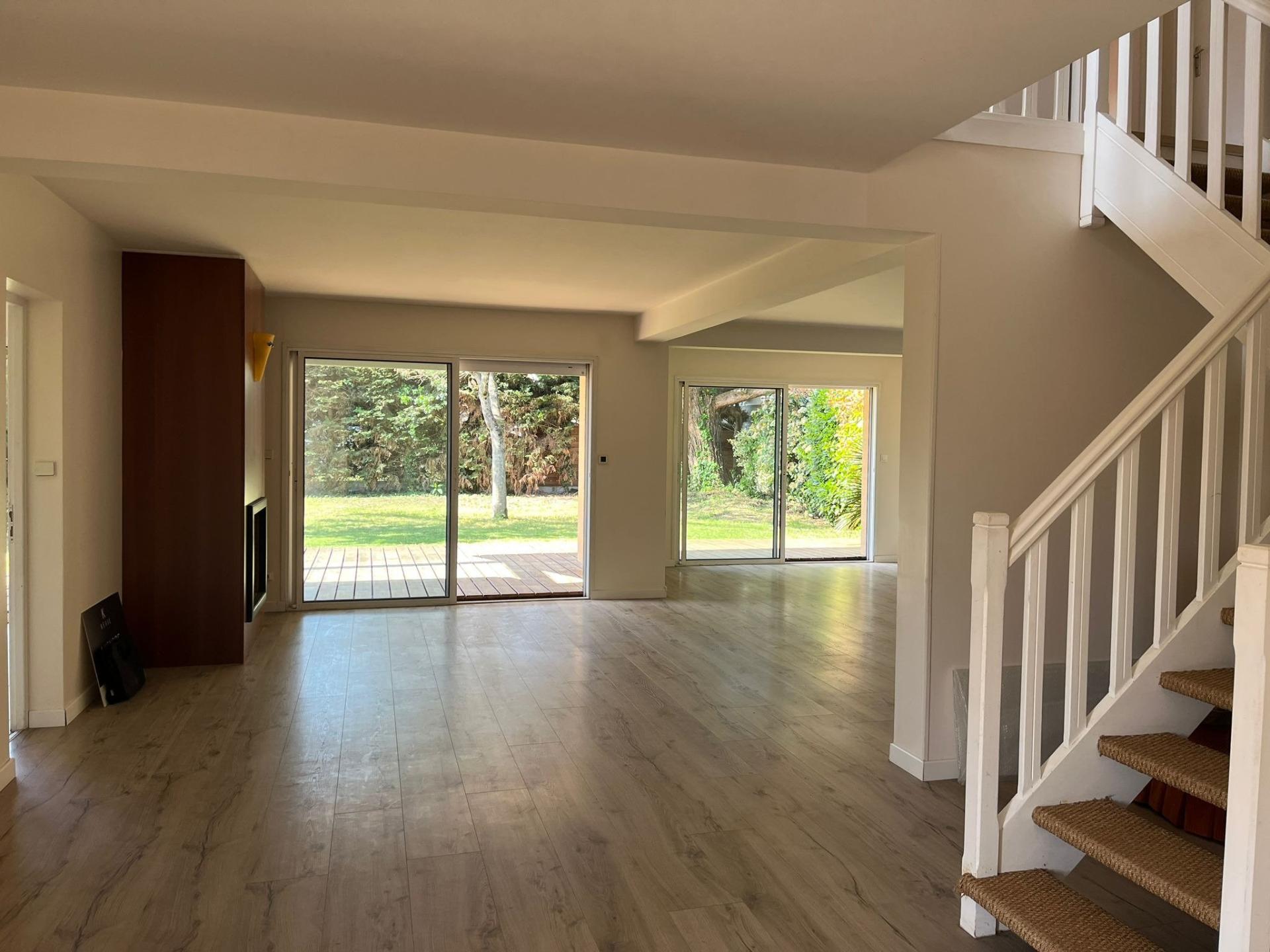 Photo 2 of the listing.