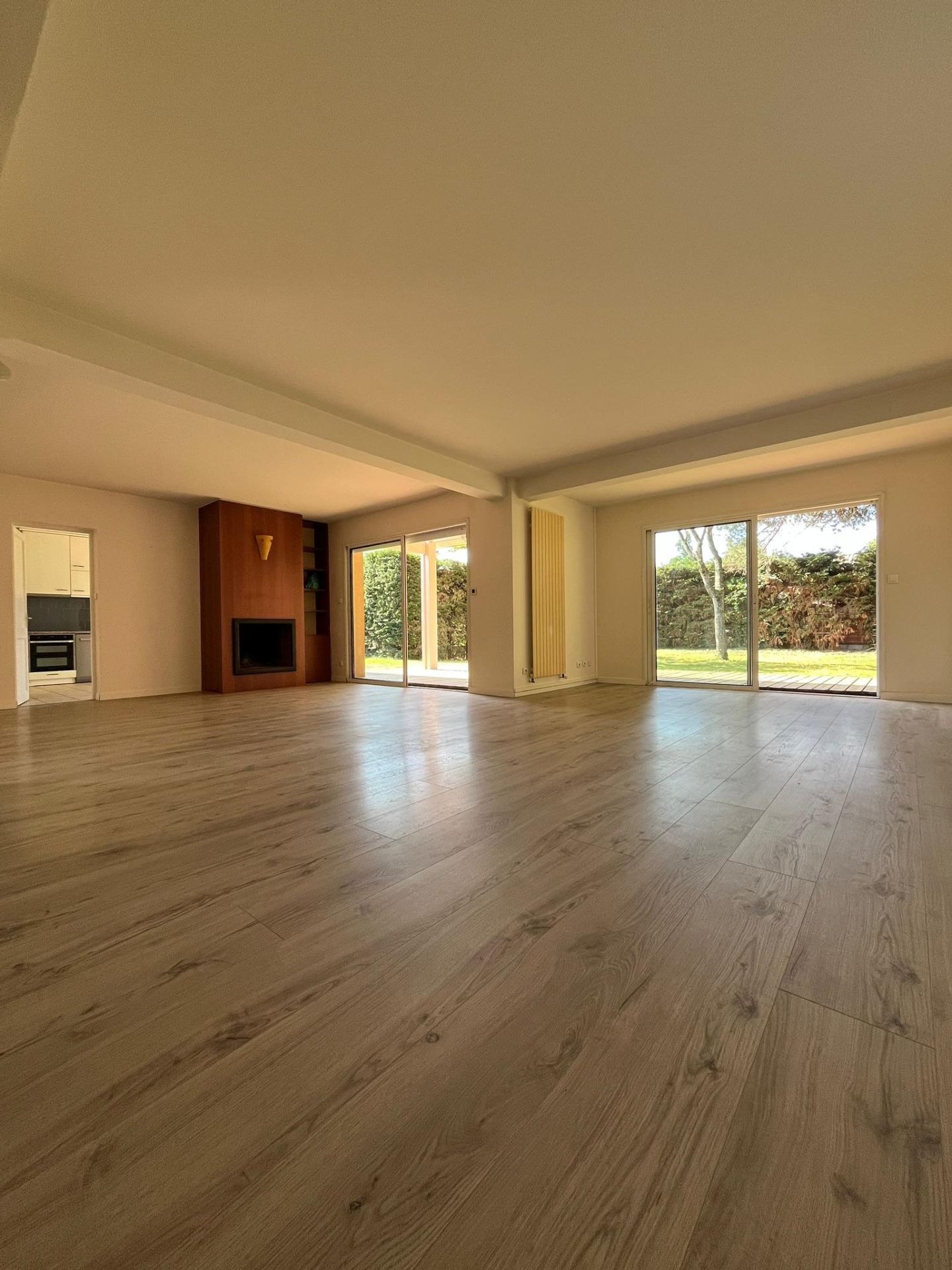 Photo 6 of the listing.