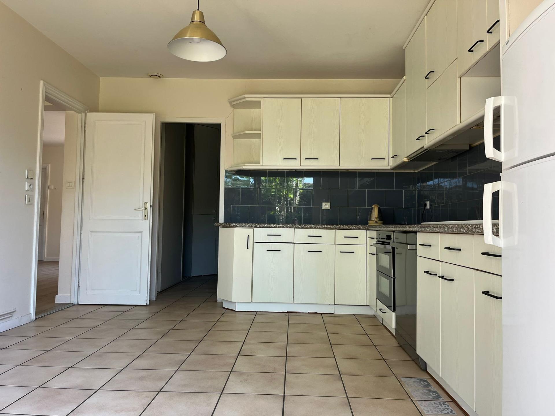 Photo 4 of the listing.