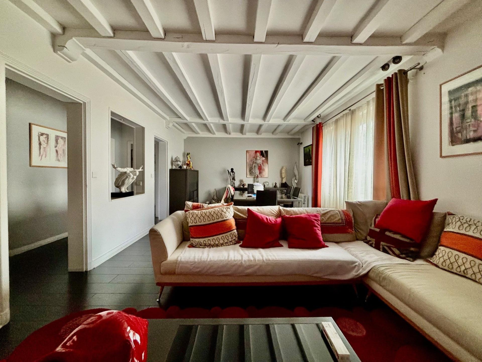 Photo 6 of the listing.