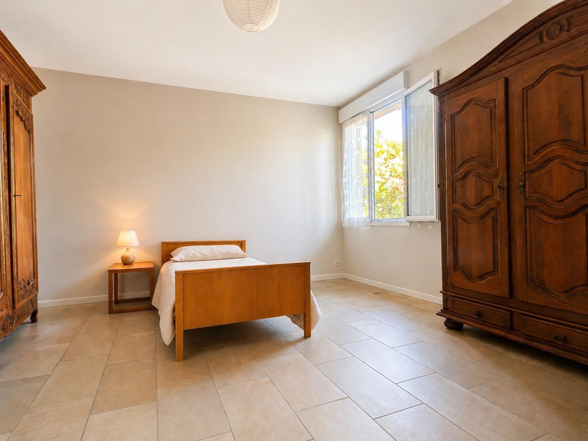 Photo 6 of the listing.