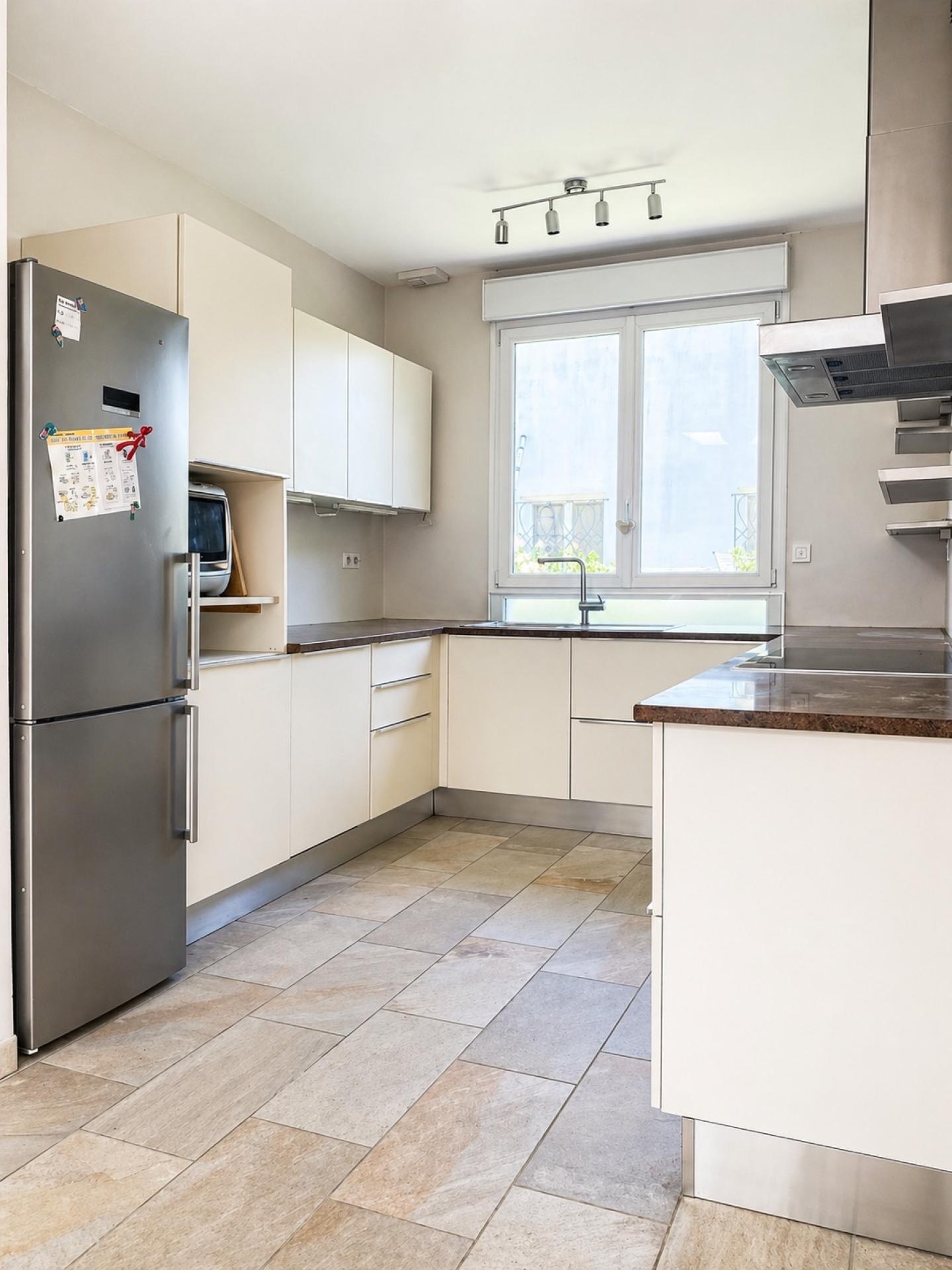 Photo 4 of the listing.