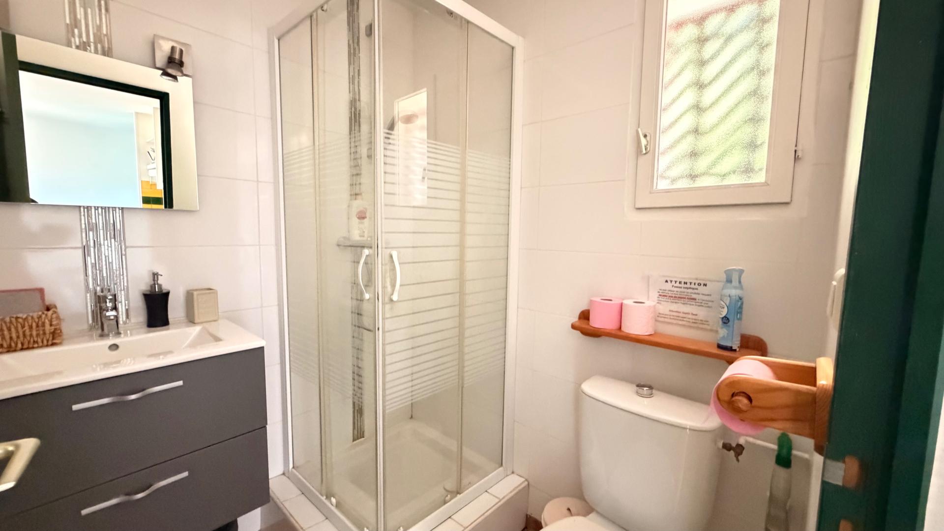 Photo 8 of the listing.