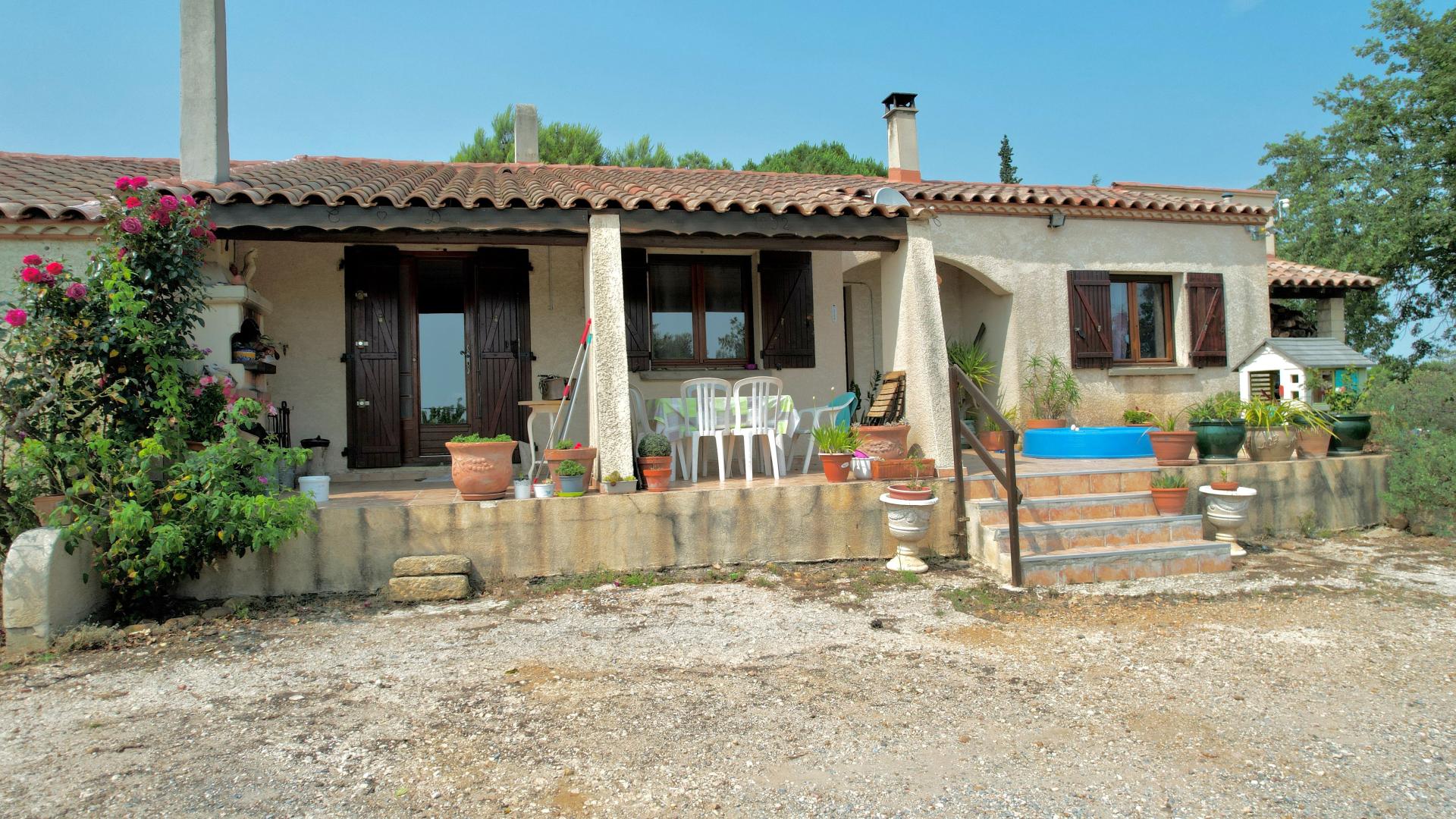 Photo 2 of the listing.