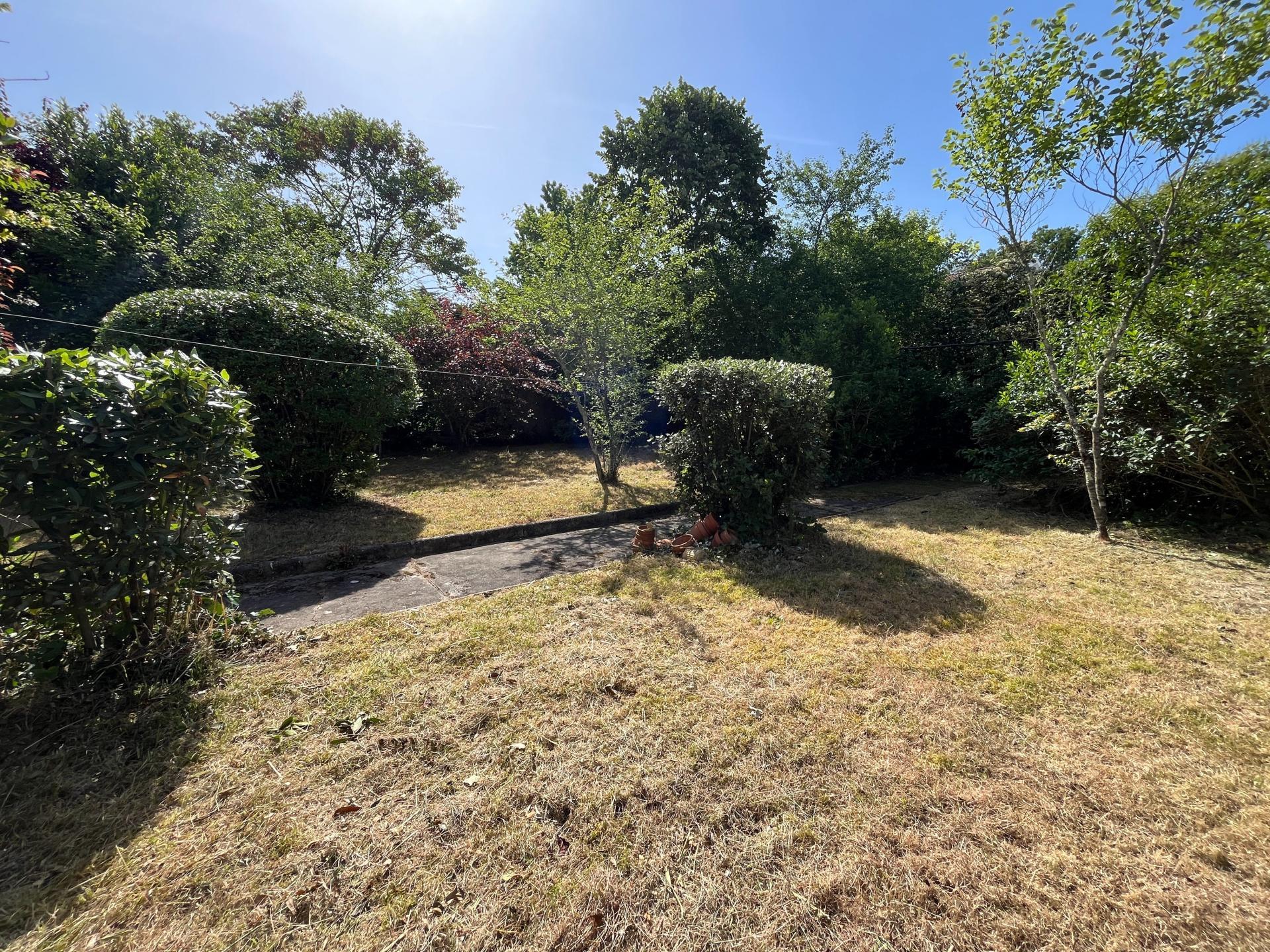 Talence maison 4 chambres à rénover avec garage et jardin