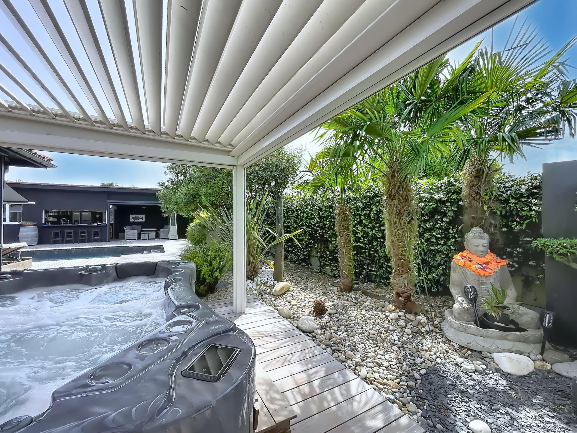 Photo 4 of the listing.