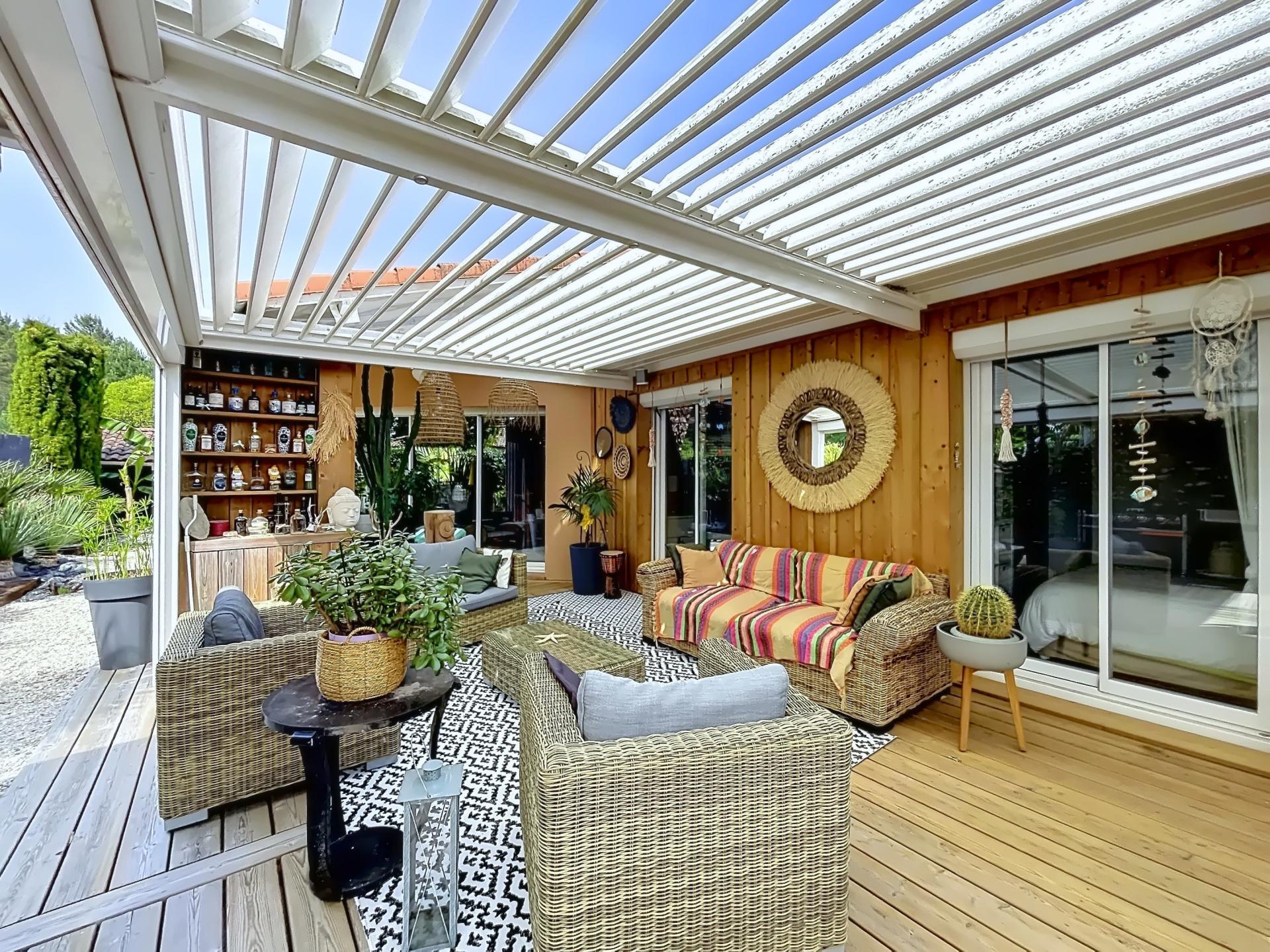 Photo 3 of the listing.