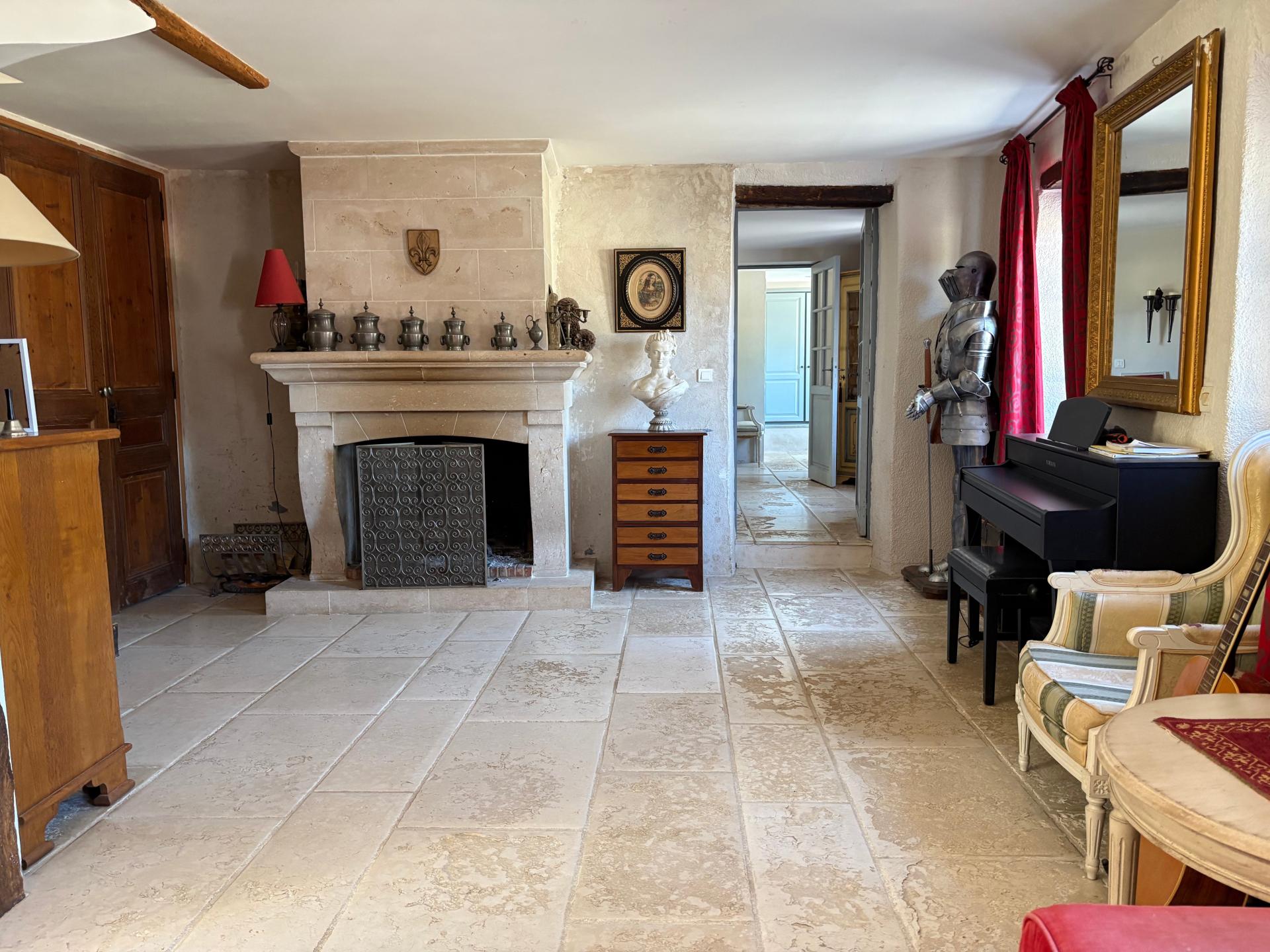 Photo 7 of the listing.