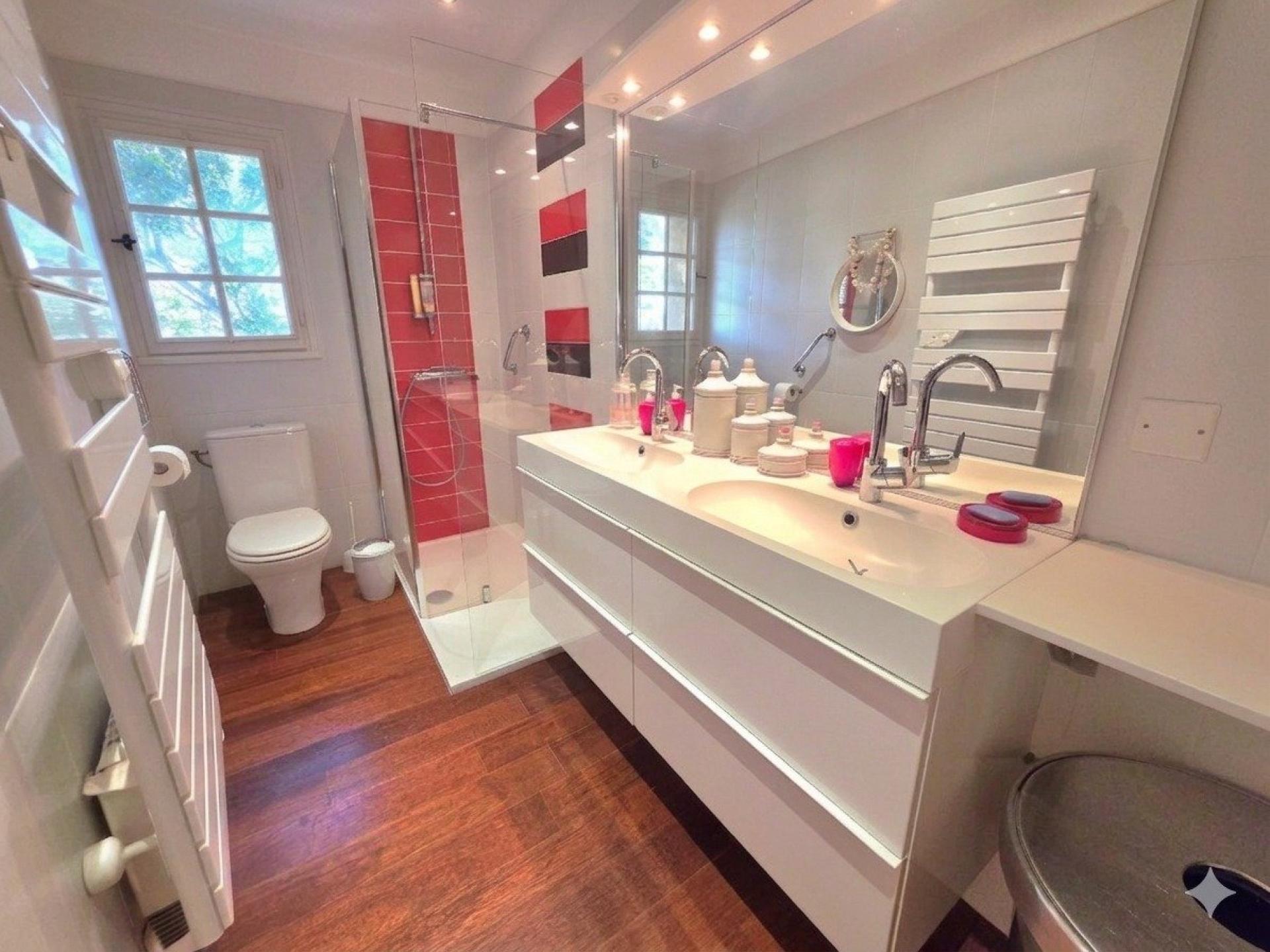Photo 10 of the listing.