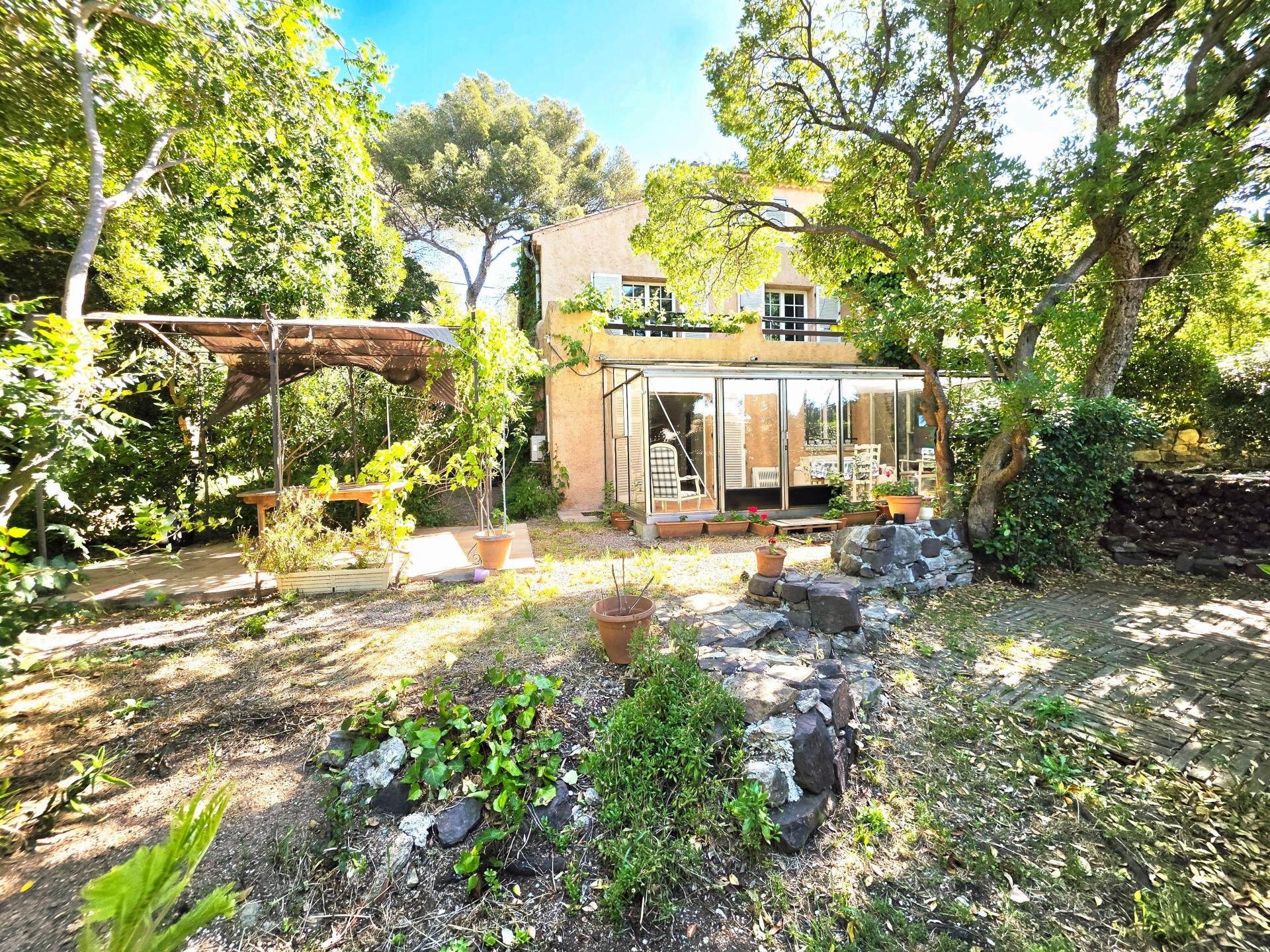 Photo 2 of the listing.