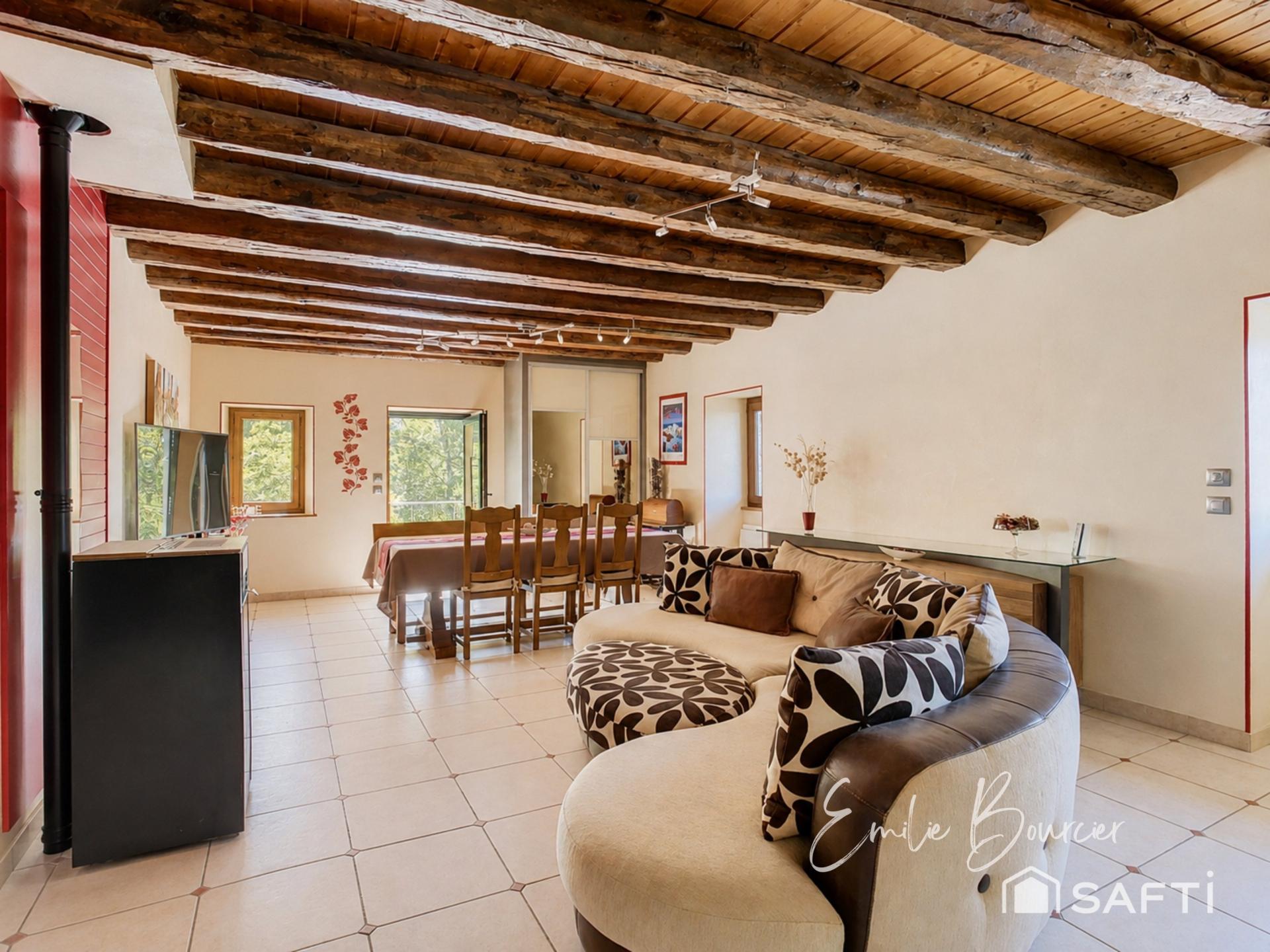 Photo 7 of the listing.