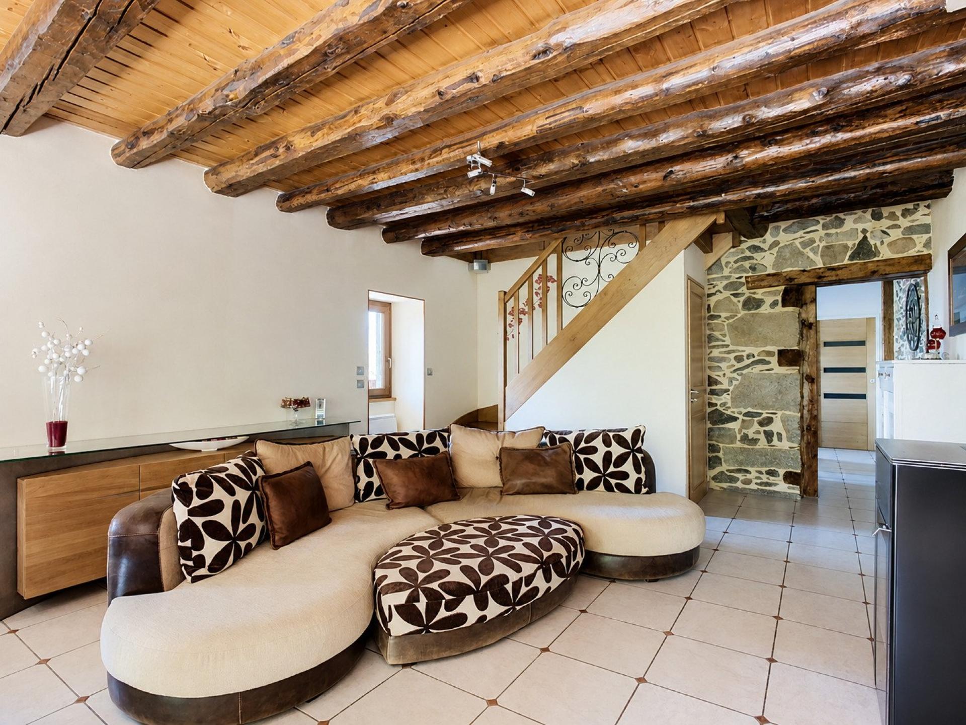 Photo 6 of the listing.