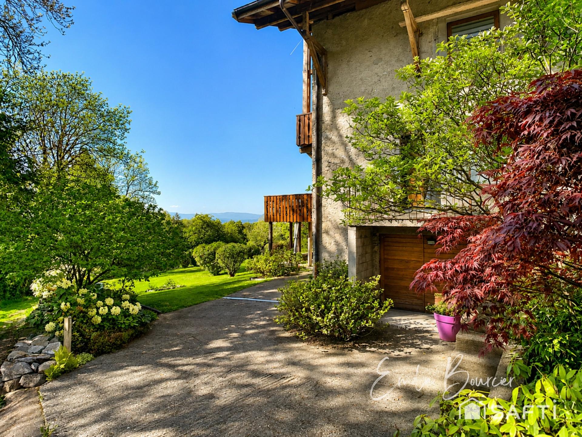 Photo 4 of the listing.