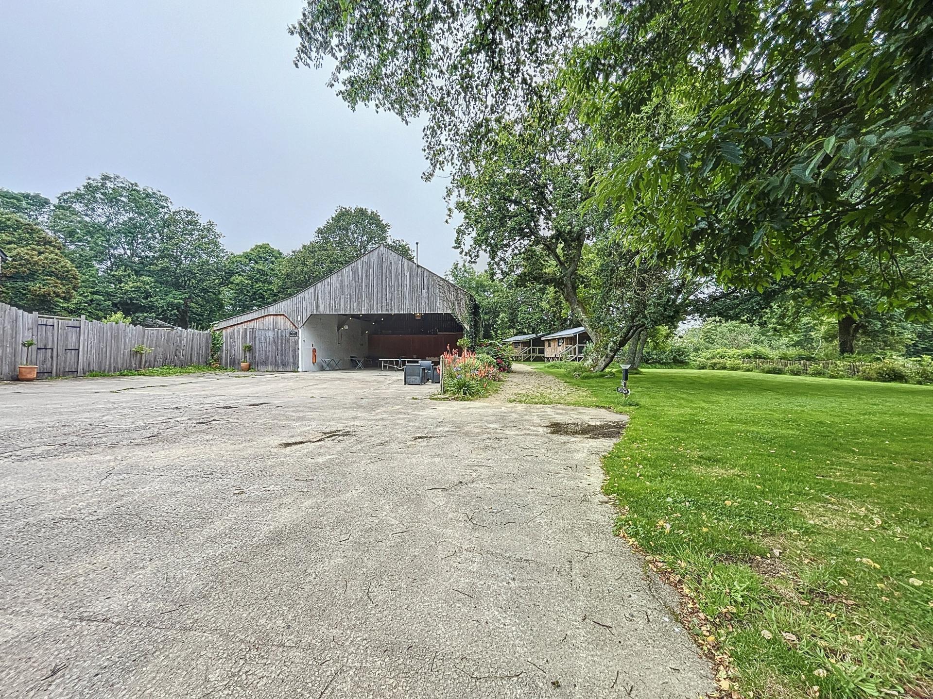 Photo 6 of the listing.
