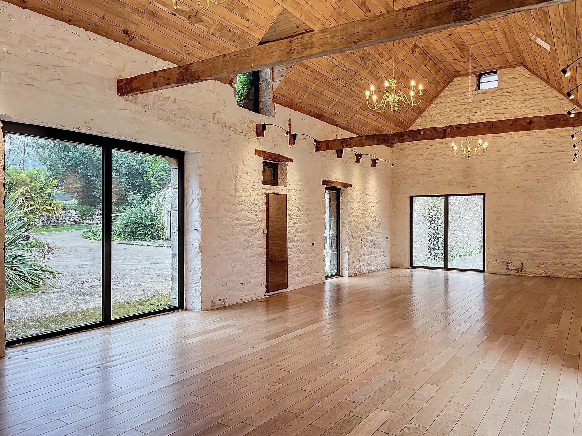 Photo 10 of the listing.