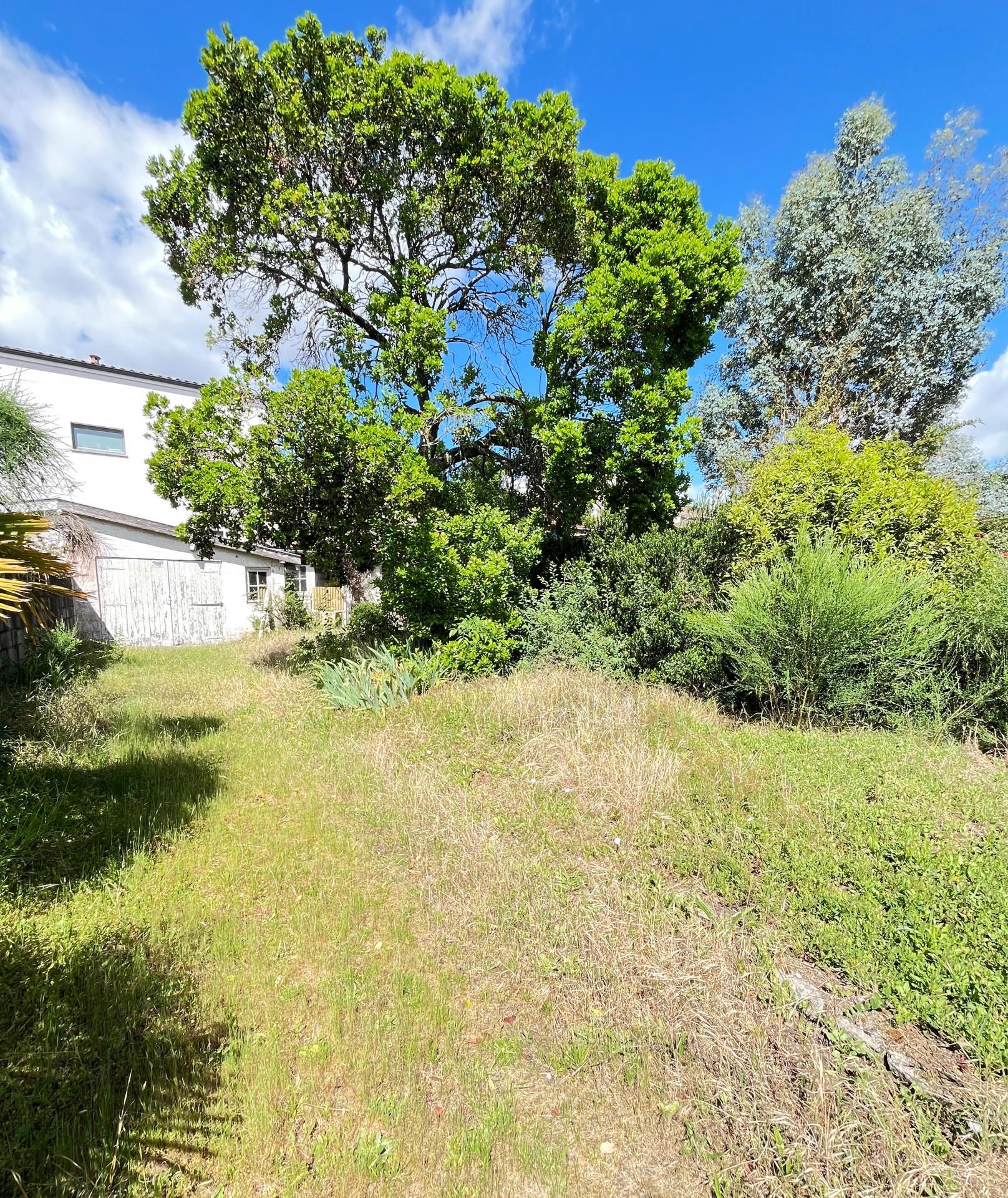 Talence à 14min du tram maison 3 chambres à rénover avec garage et jardin