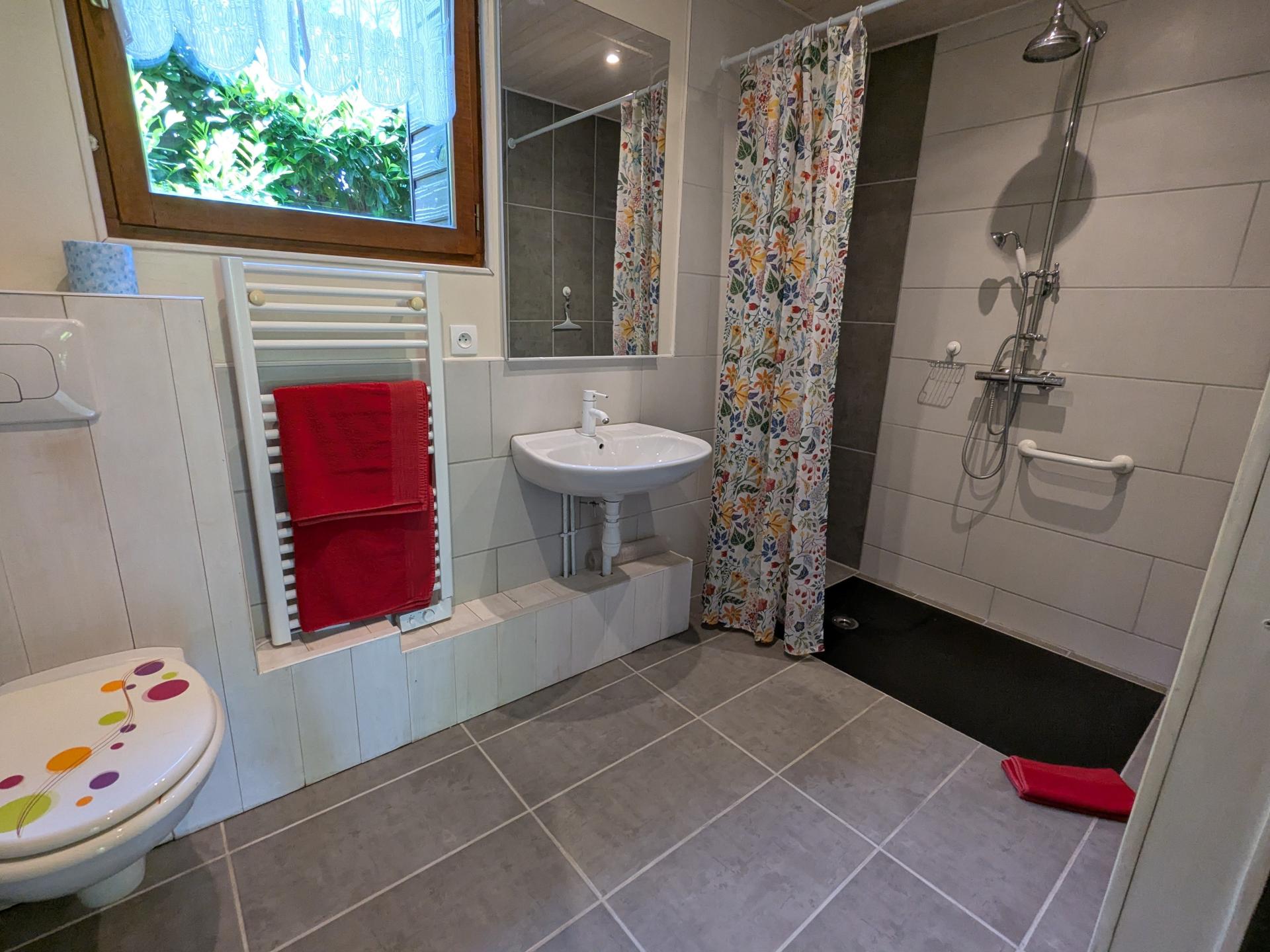 Photo 8 of the listing.