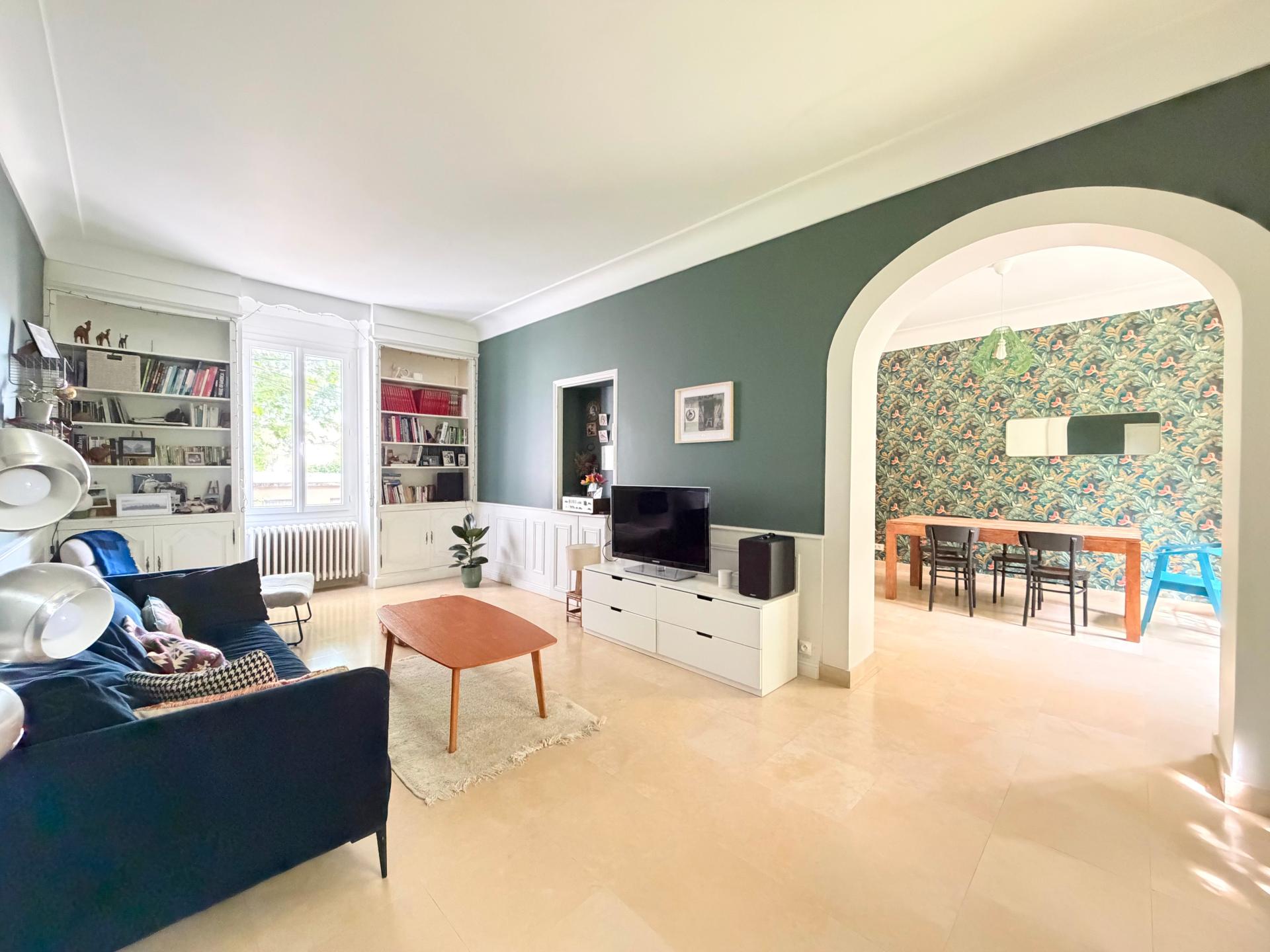 Photo 5 of the listing.