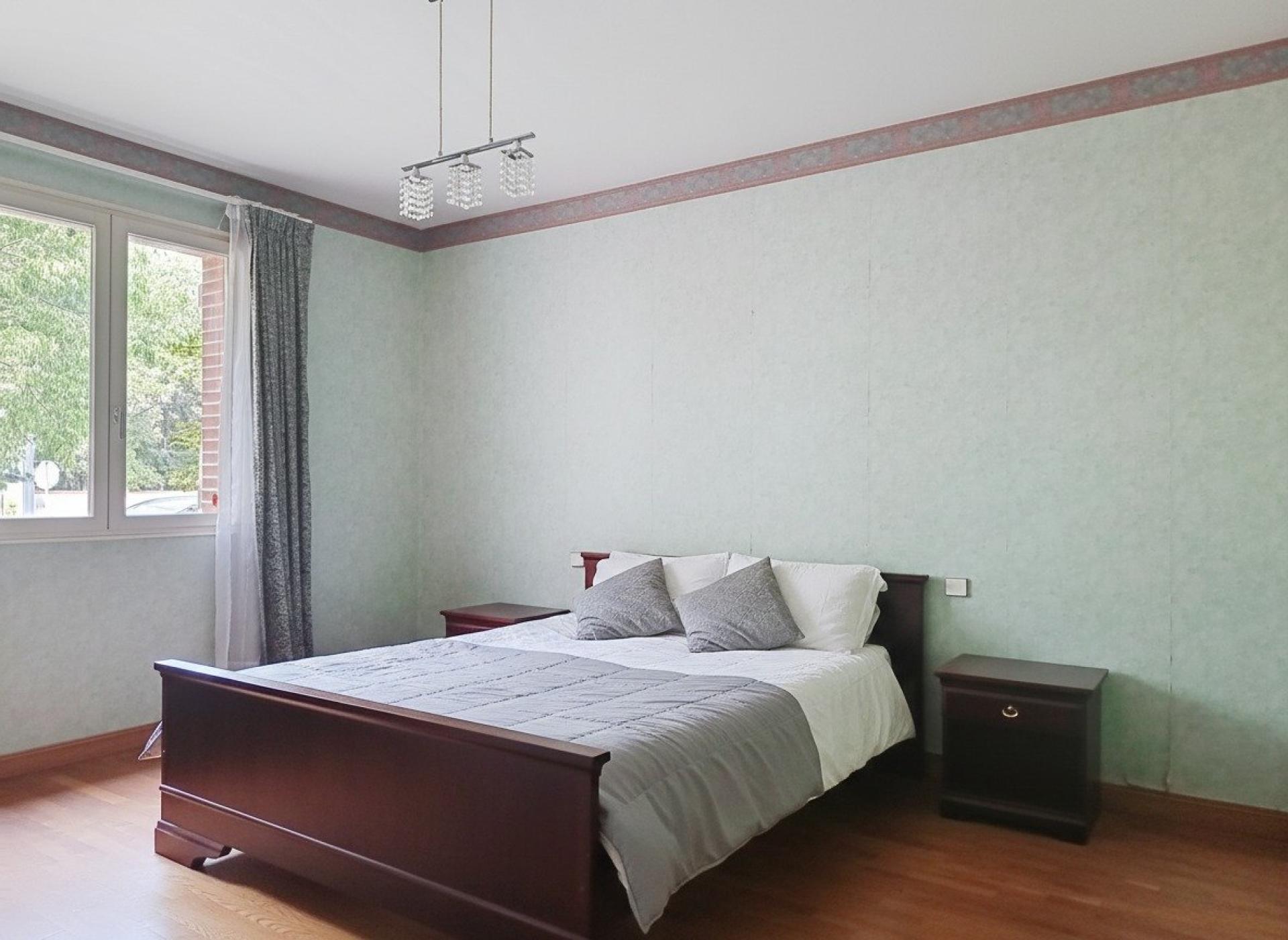 Photo 7 of the listing.